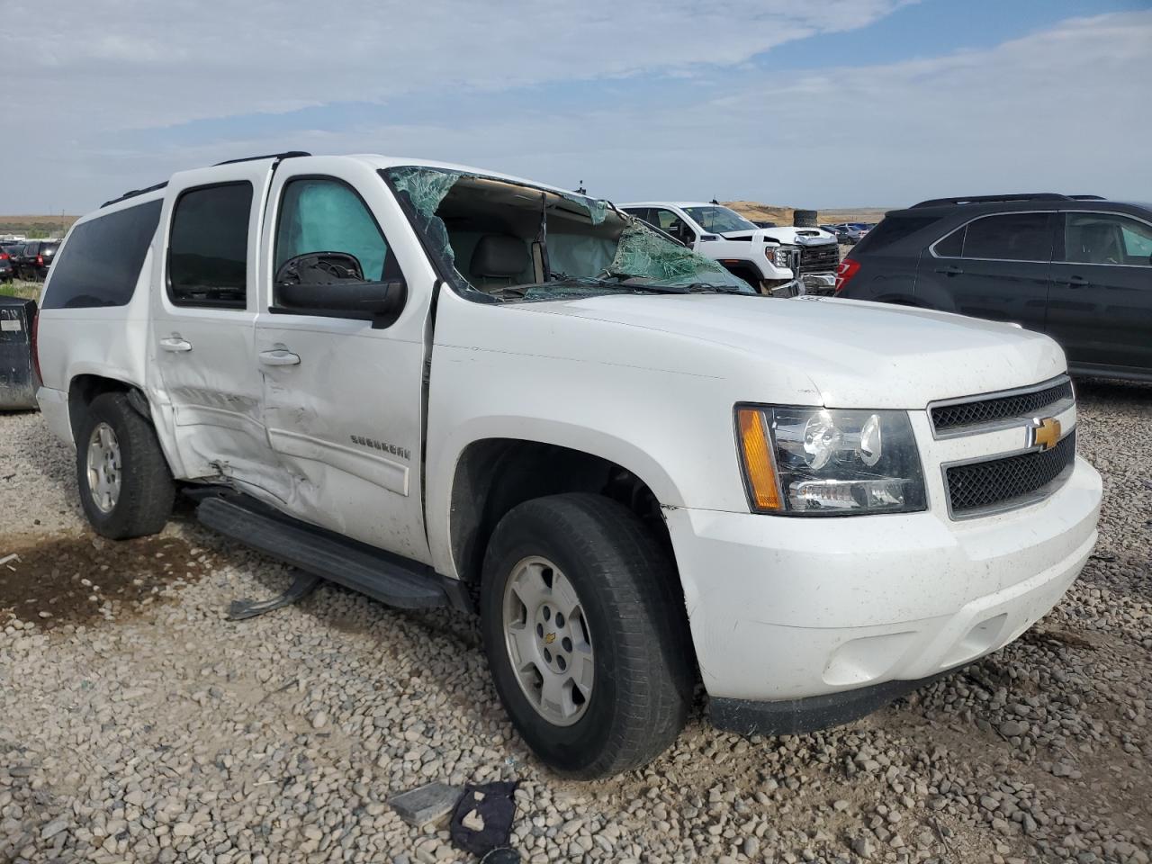 1GNSCJE0XER136998 2014 Chevrolet Suburban C1500 Lt