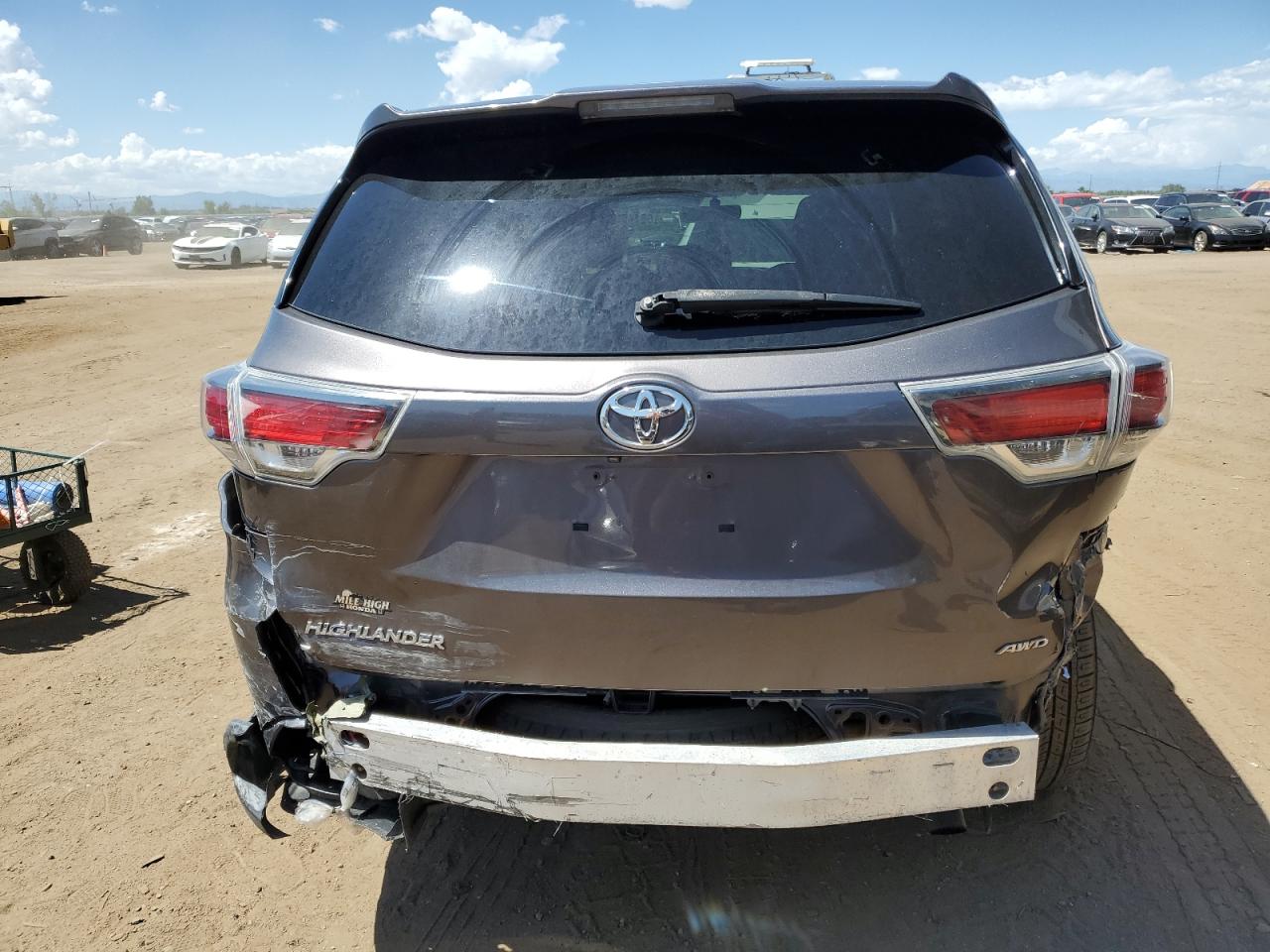 5TDBKRFH7GS233031 2016 Toyota Highlander Le