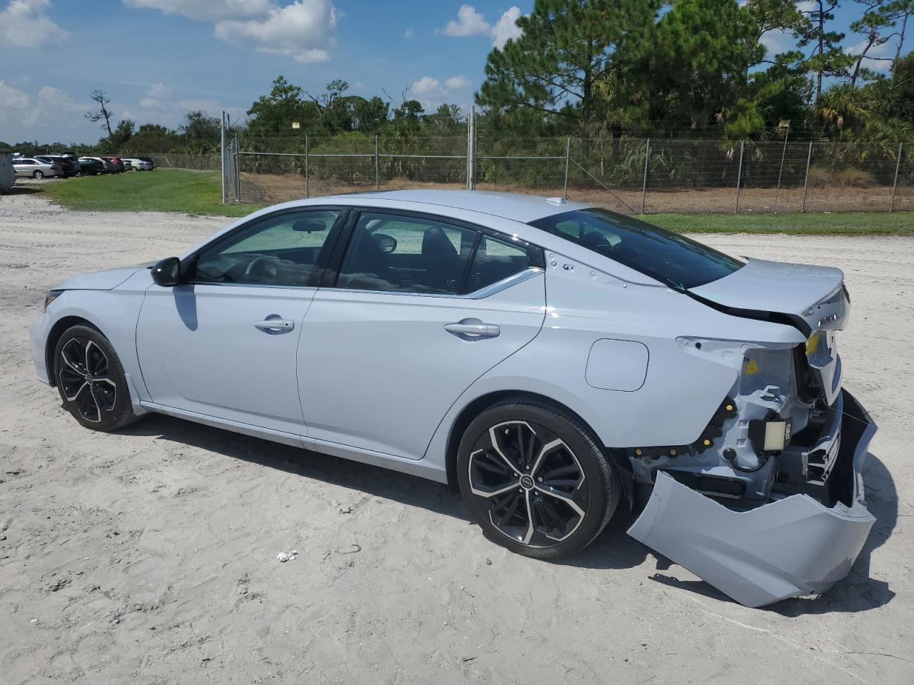 1N4BL4CV0PN356904 2023 NISSAN ALTIMA - Image 2