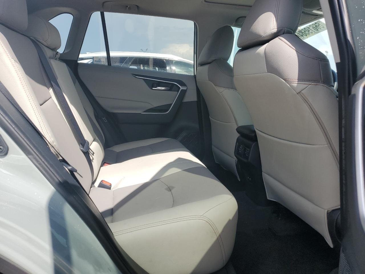 2020 Toyota Rav4 Xle VIN: 2T3W1RFV9LW061538 Lot: 66619564