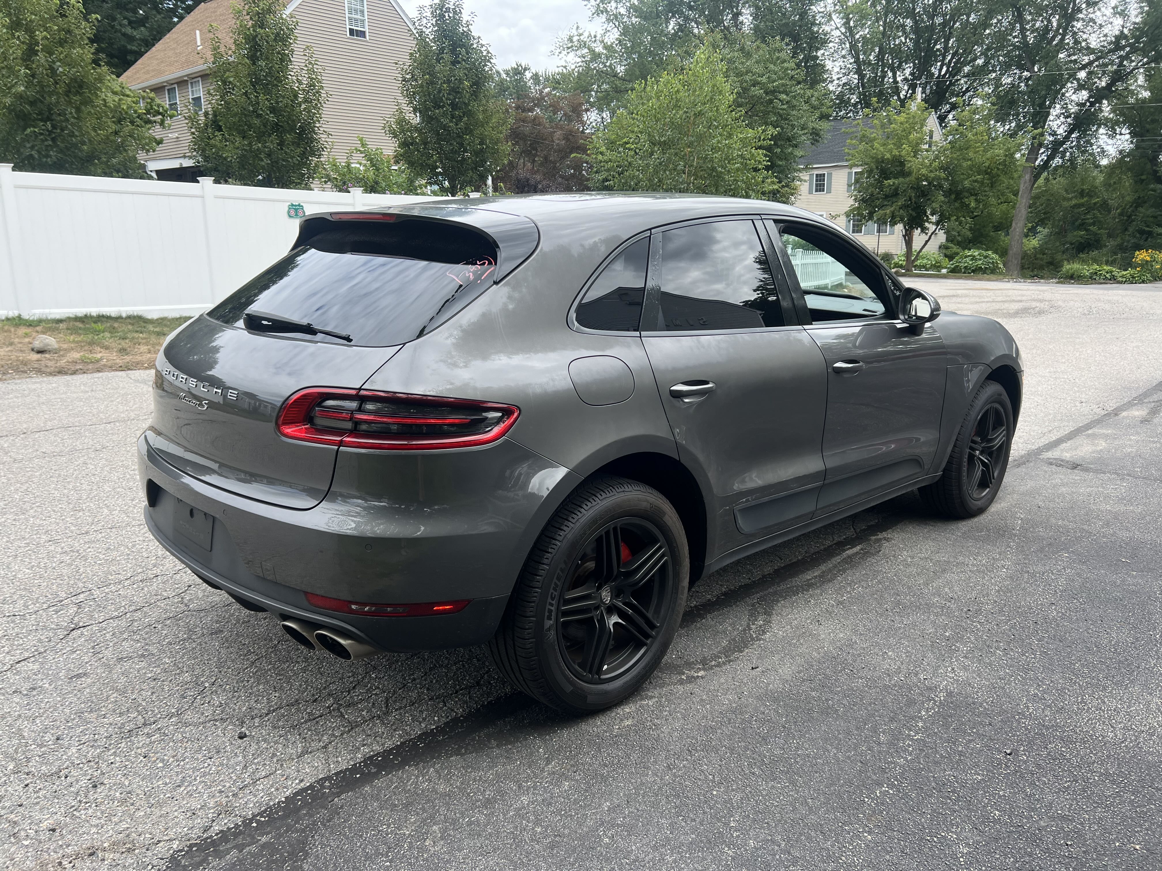 2015 Porsche Macan S vin: WP1AB2A51FLB64836