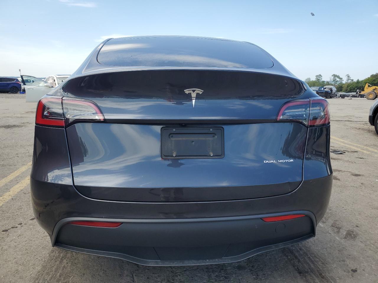 7SAYGDEE7RA275356 2024 Tesla Model Y