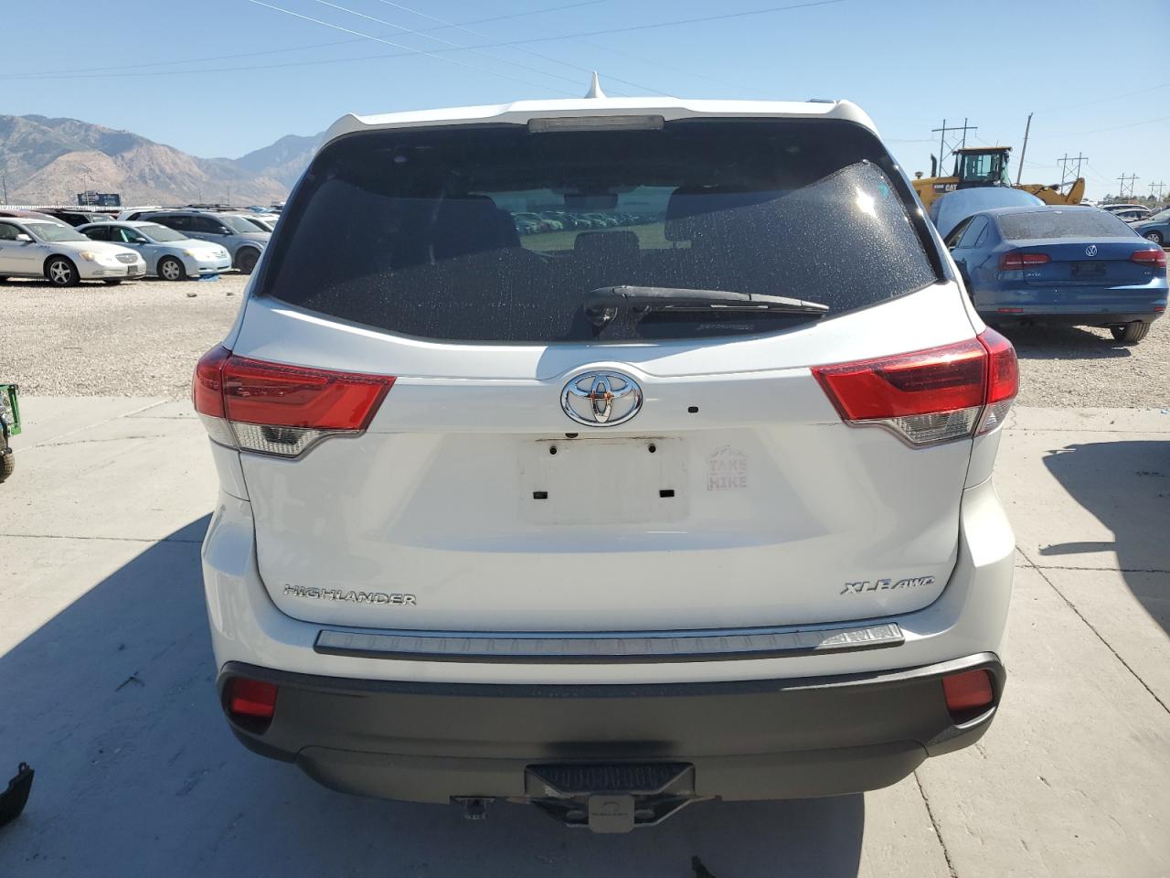 5TDJZRFHXJS818555 2018 Toyota Highlander Se