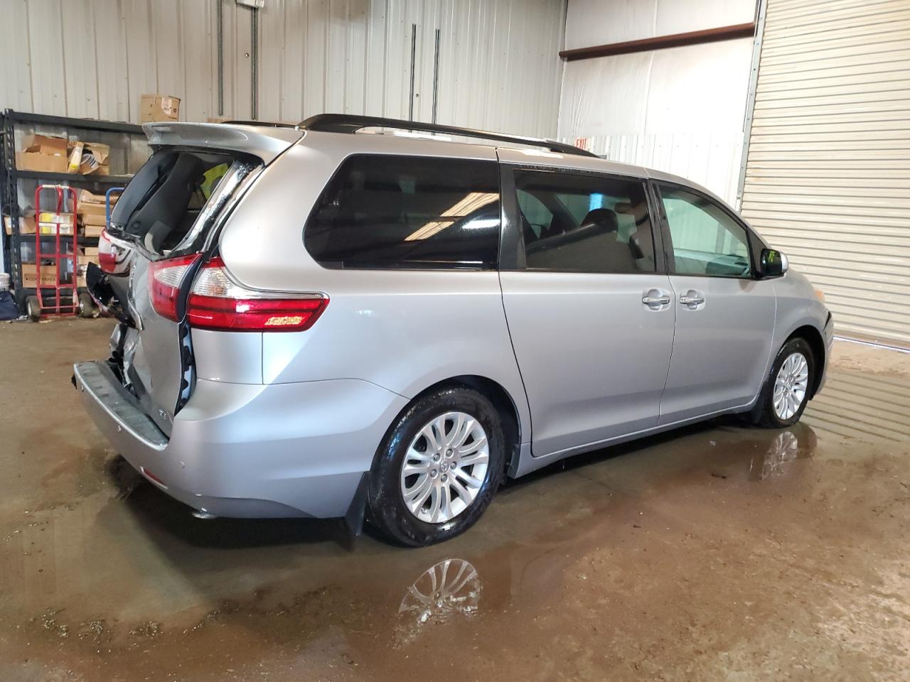 2017 Toyota Sienna - Image 3