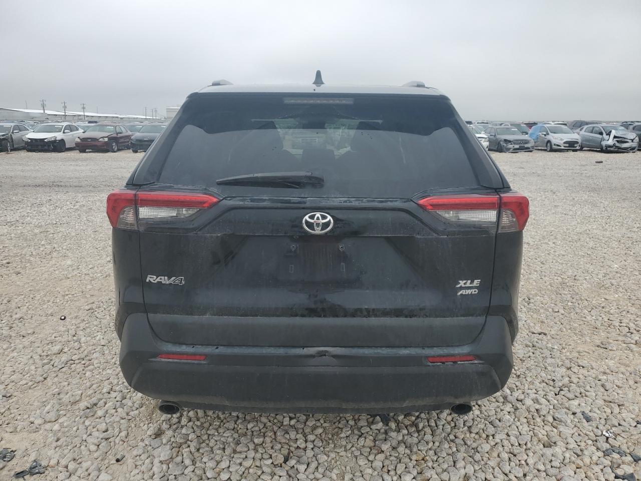 2T3P1RFV0MW156981 2021 Toyota Rav4 Xle