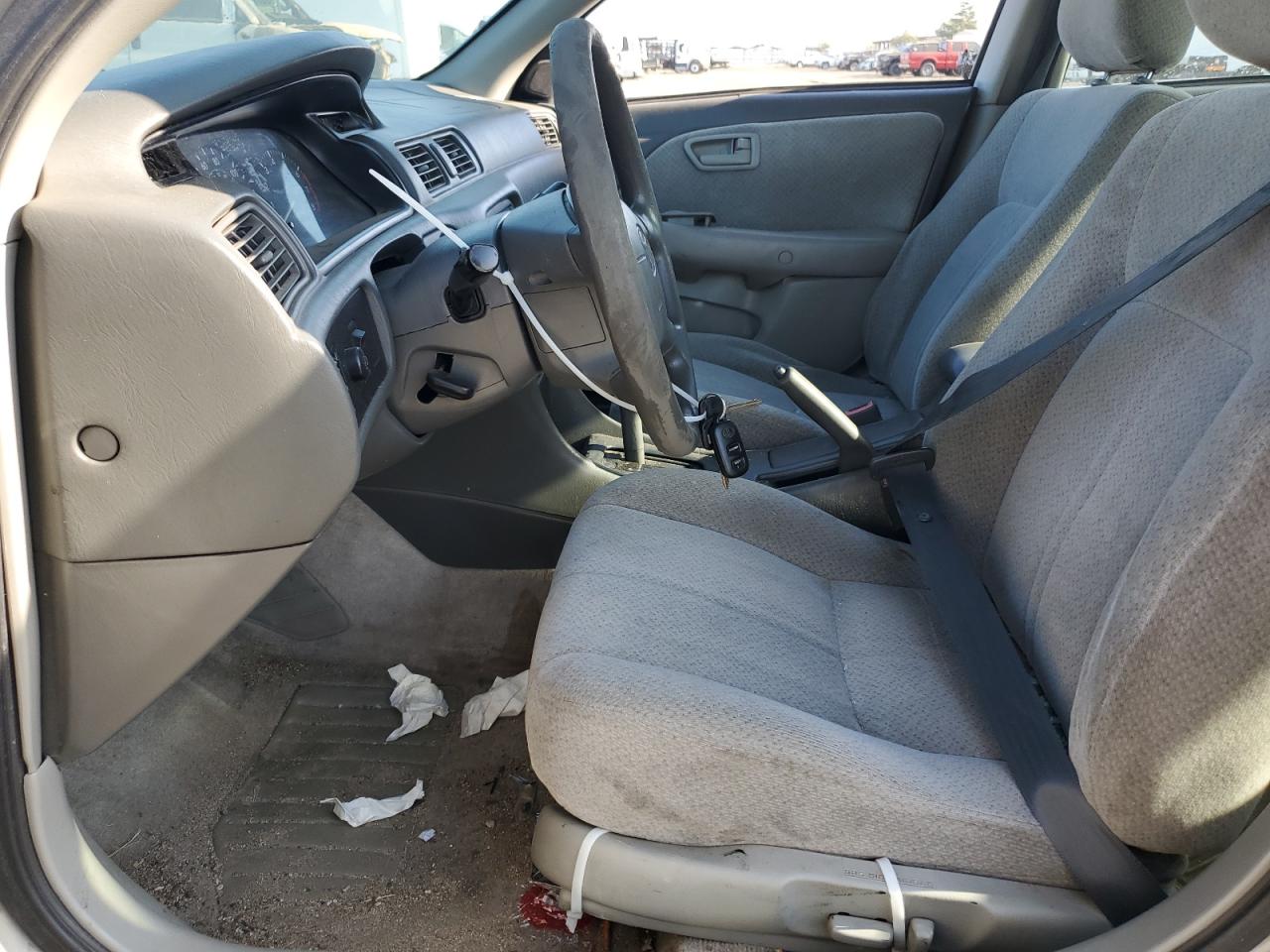 2000 Toyota Camry Le VIN: JT2BG28K8Y0408112 Lot: 66302734