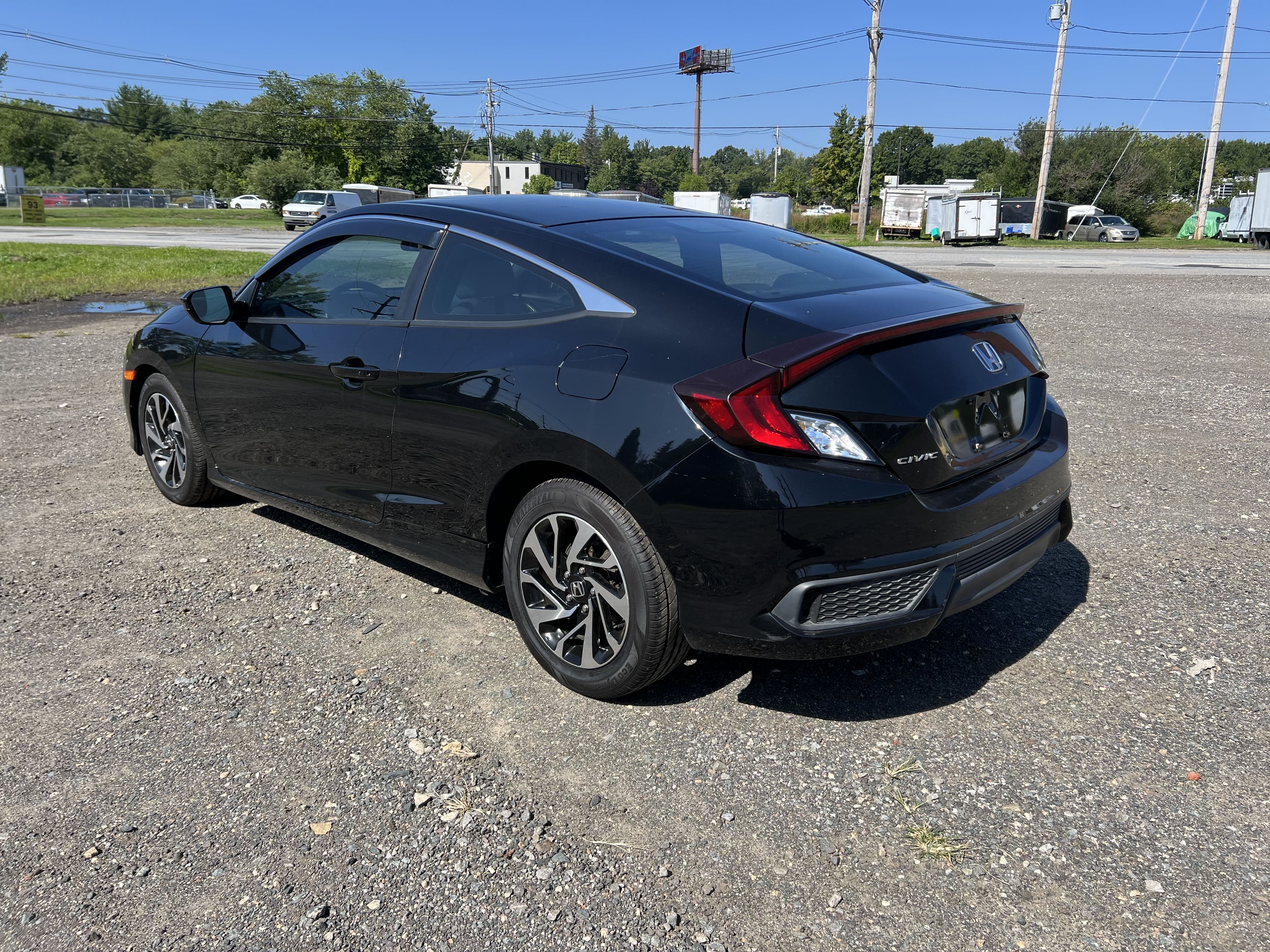 2HGFC4B08JH300972 2018 Honda Civic Lx