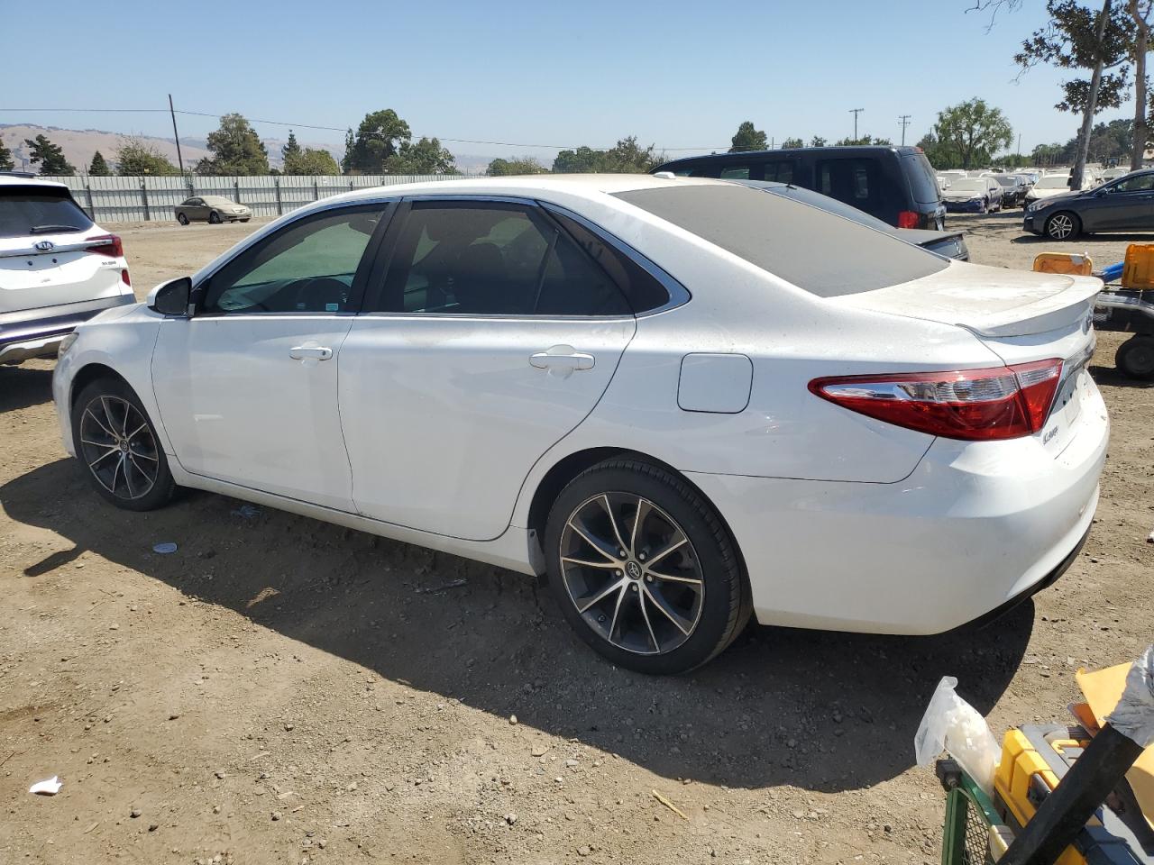 4T1BF1FK9HU647325 2017 TOYOTA CAMRY - Image 2