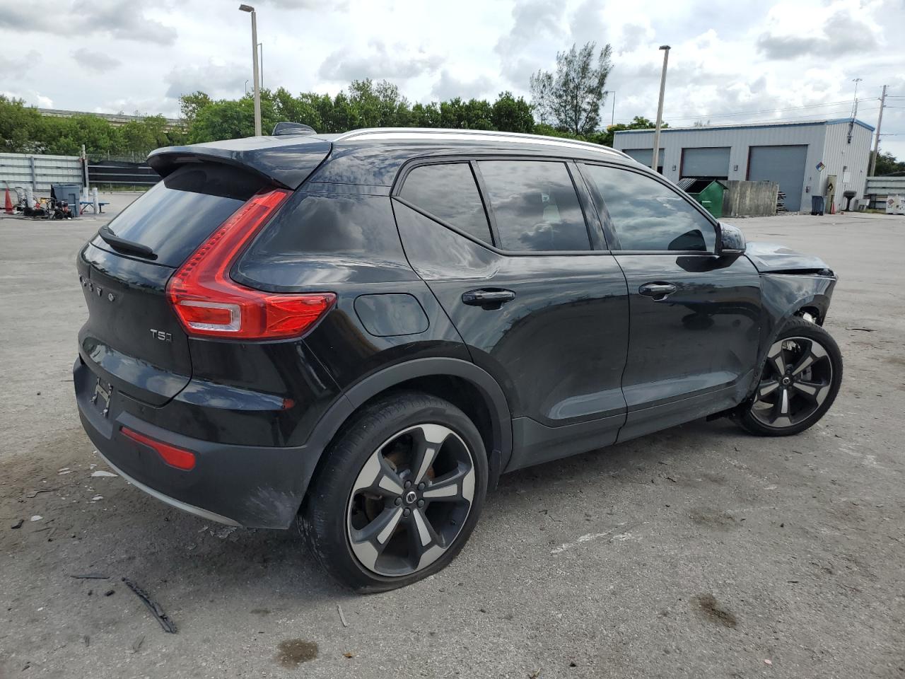 YV4162UK1N2743821 2022 Volvo Xc40 T5 Momentum