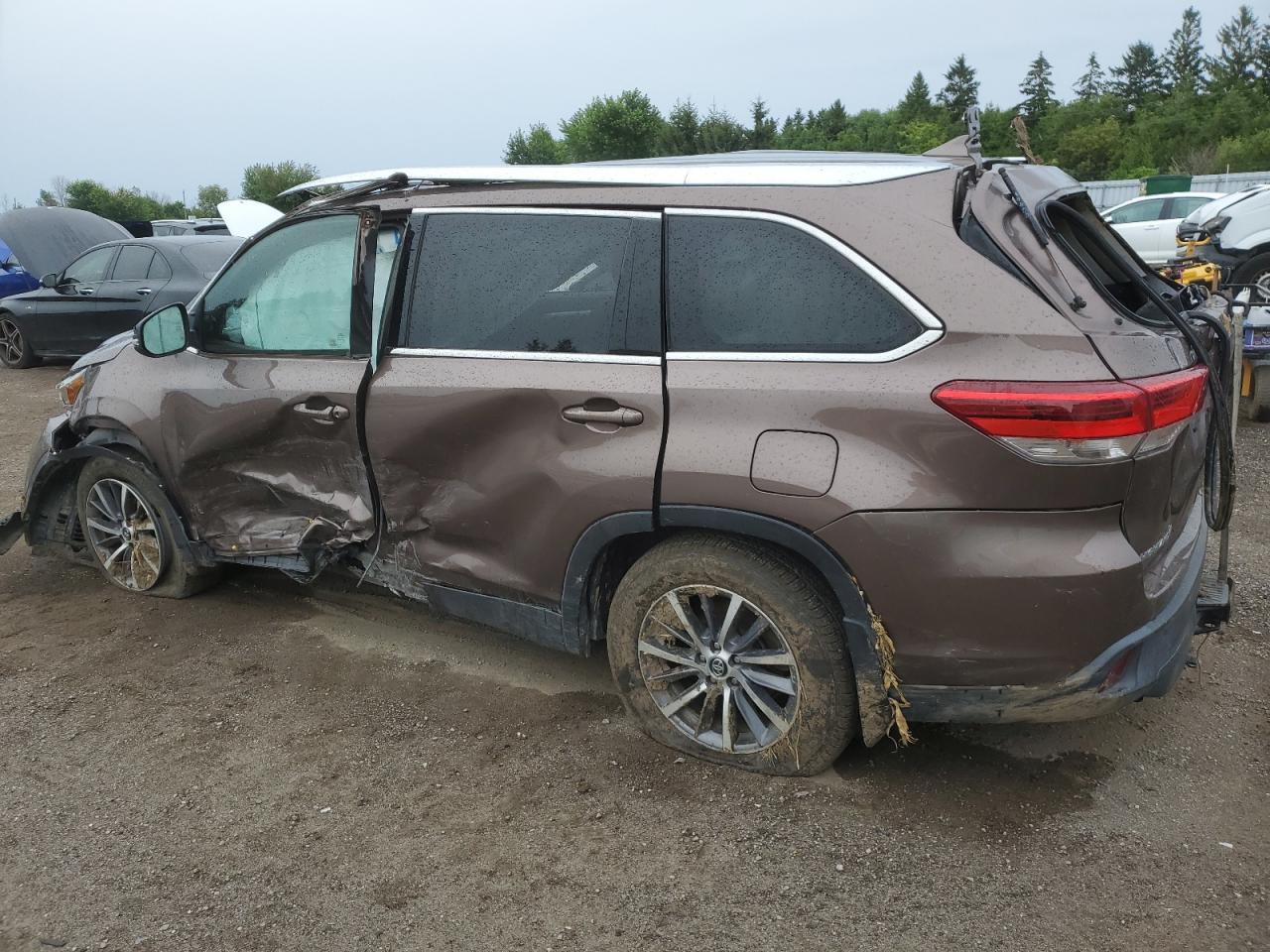 5TDJZRFH3KS952230 2019 TOYOTA HIGHLANDER - Image 2