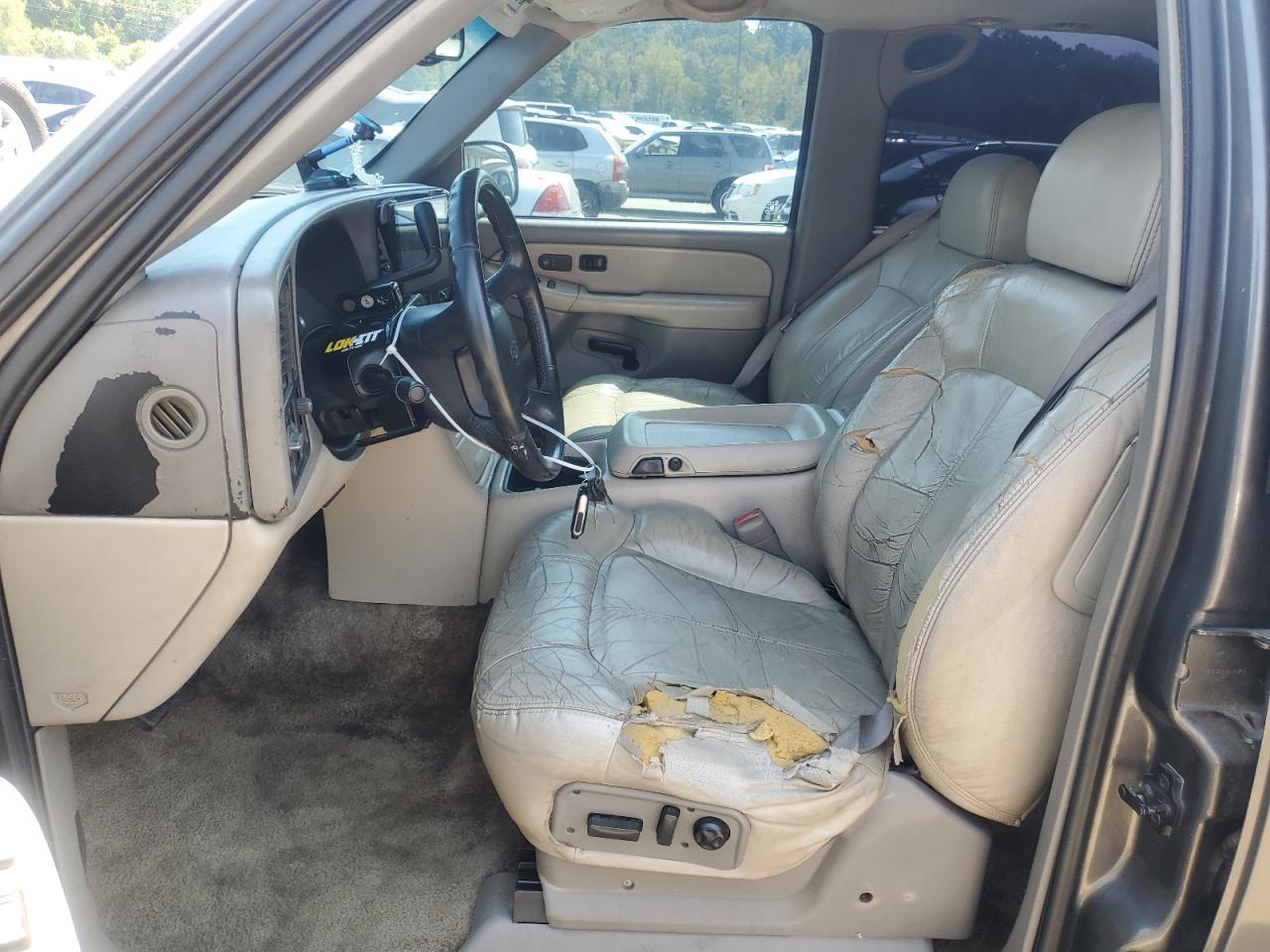 2000 Chevrolet Tahoe C1500 VIN: 1GNEC13T0YJ128213 Lot: 69333454