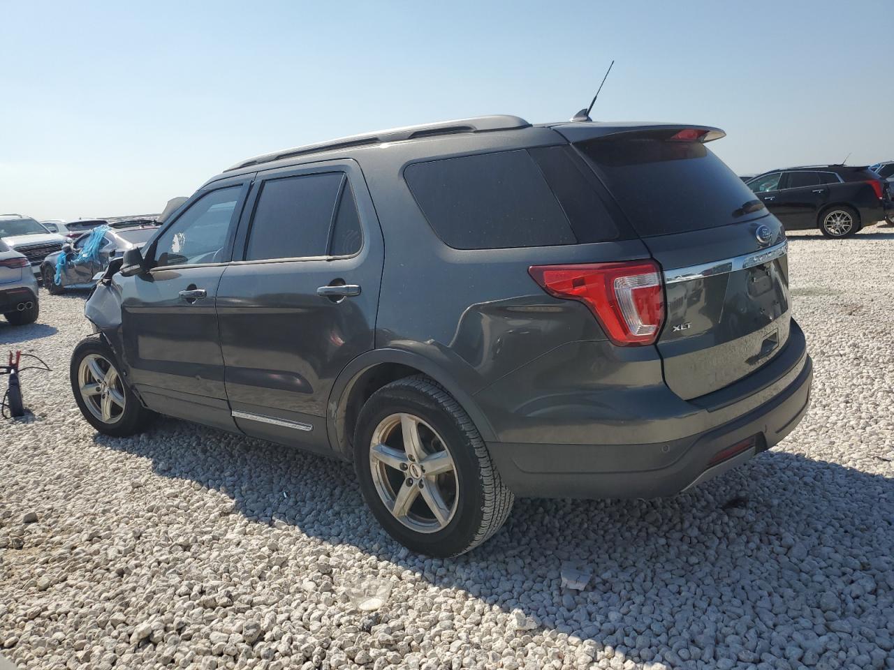 1FM5K7D85KGB08676 2019 FORD EXPLORER - Image 2