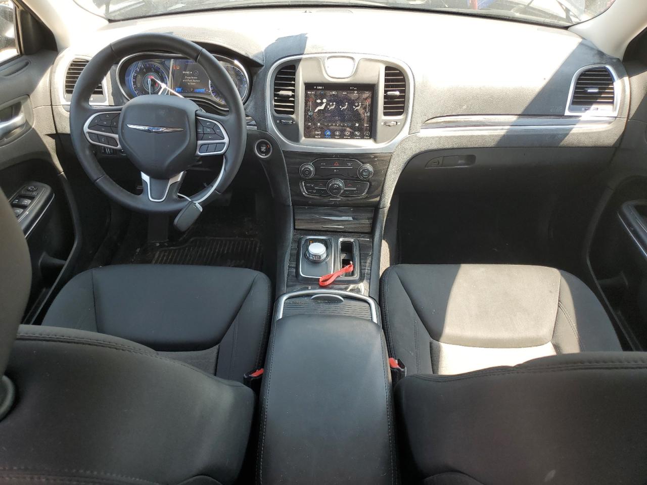 2018 Chrysler 300 - Image 8