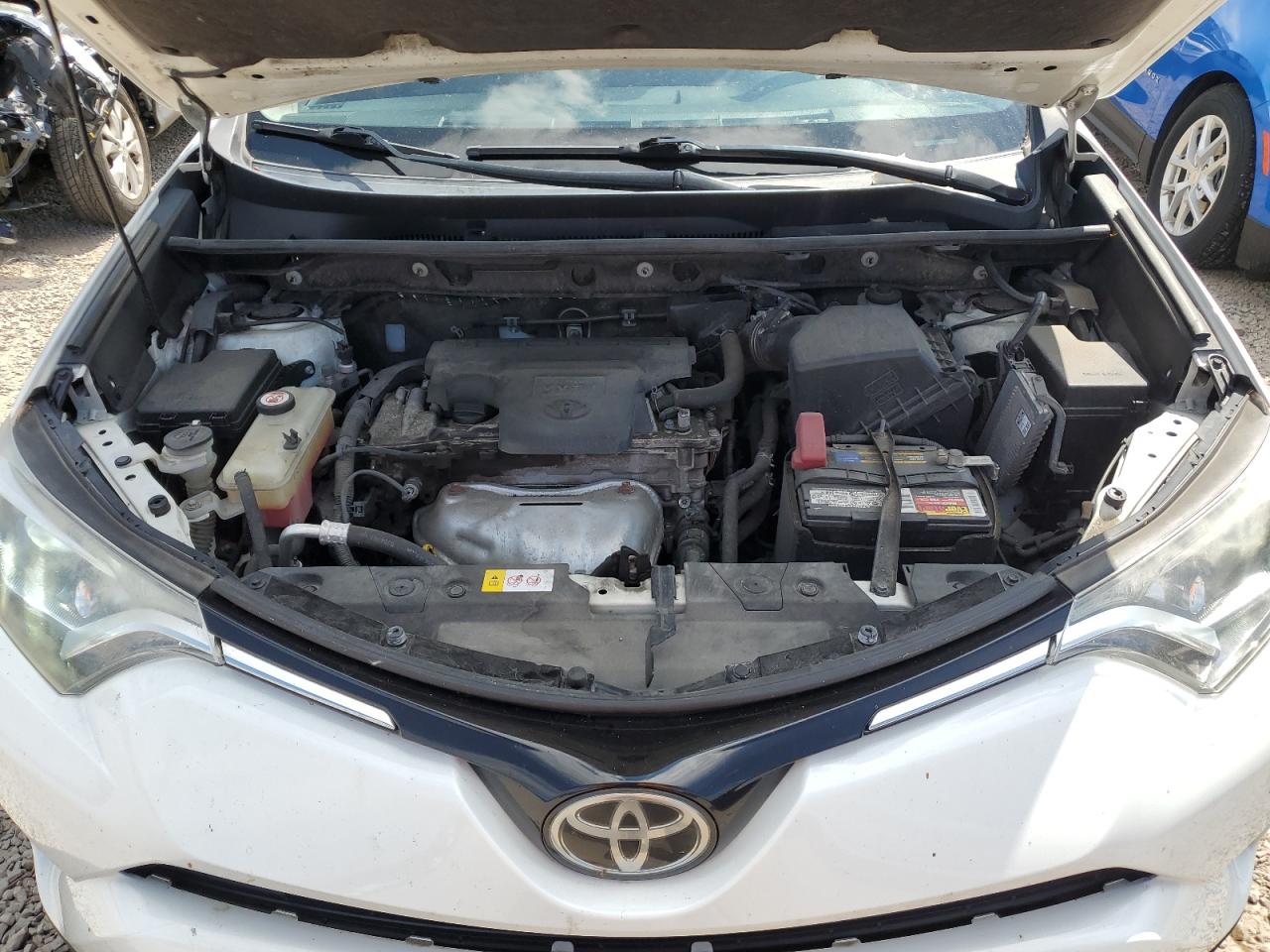 JTMBFREV2HJ127273 2017 Toyota Rav4 Le