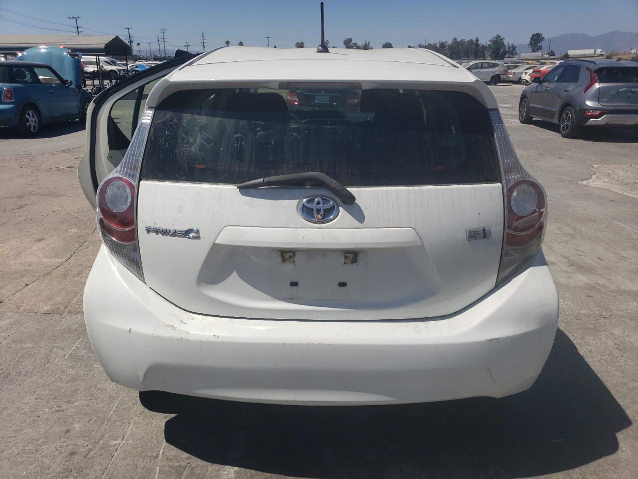 JTDKDTB32E1574915 2014 Toyota Prius C