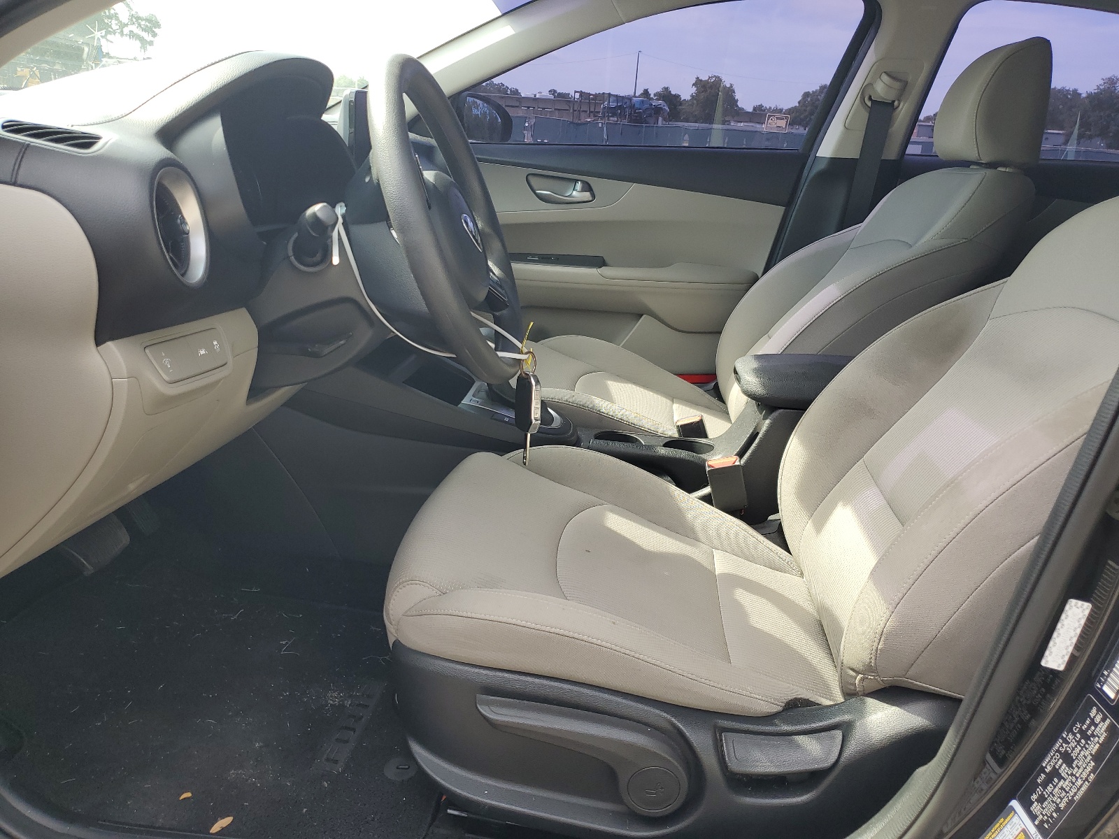 3KPF24AD1ME389404 2021 Kia Forte Fe