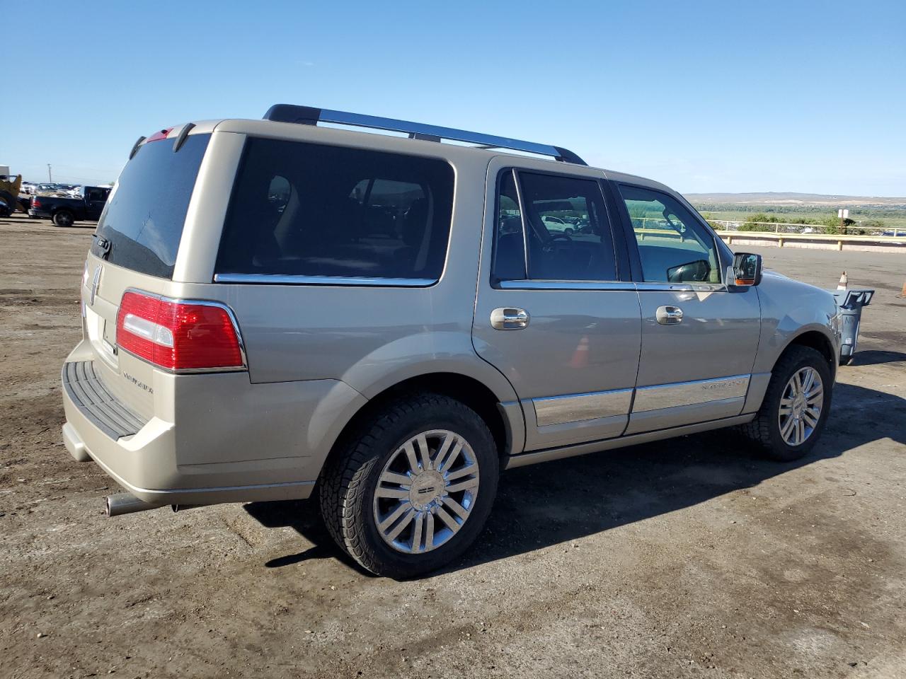 2008 Lincoln Navigator - Image 3