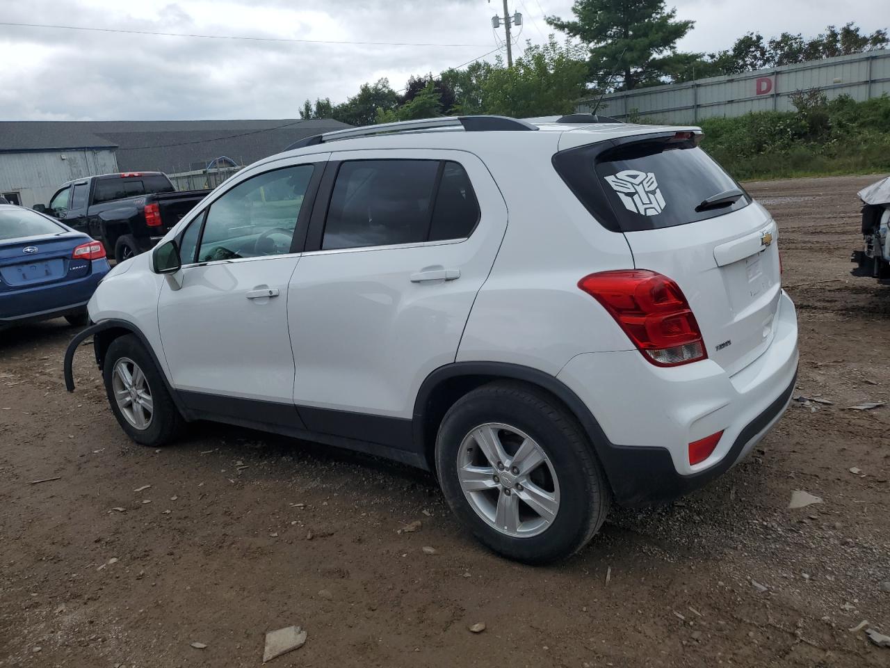 3GNCJLSBXJL378705 2018 CHEVROLET TRAX - Image 2