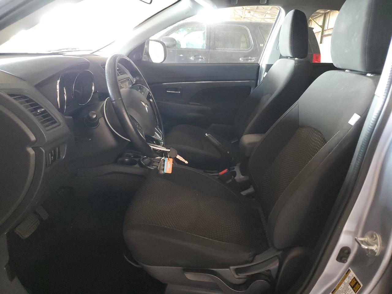 2016 Mitsubishi Outlander - Image 7
