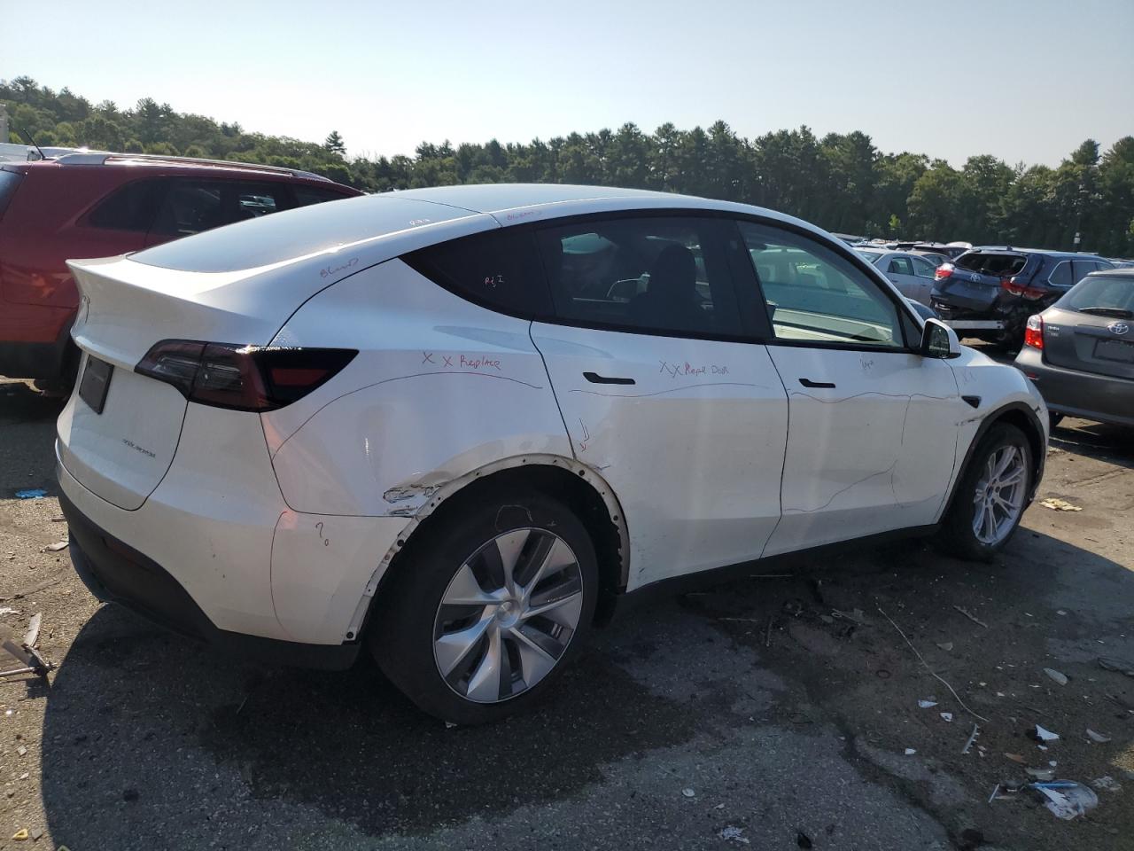 7SAYGDEE7PA094688 Tesla Model Y  3