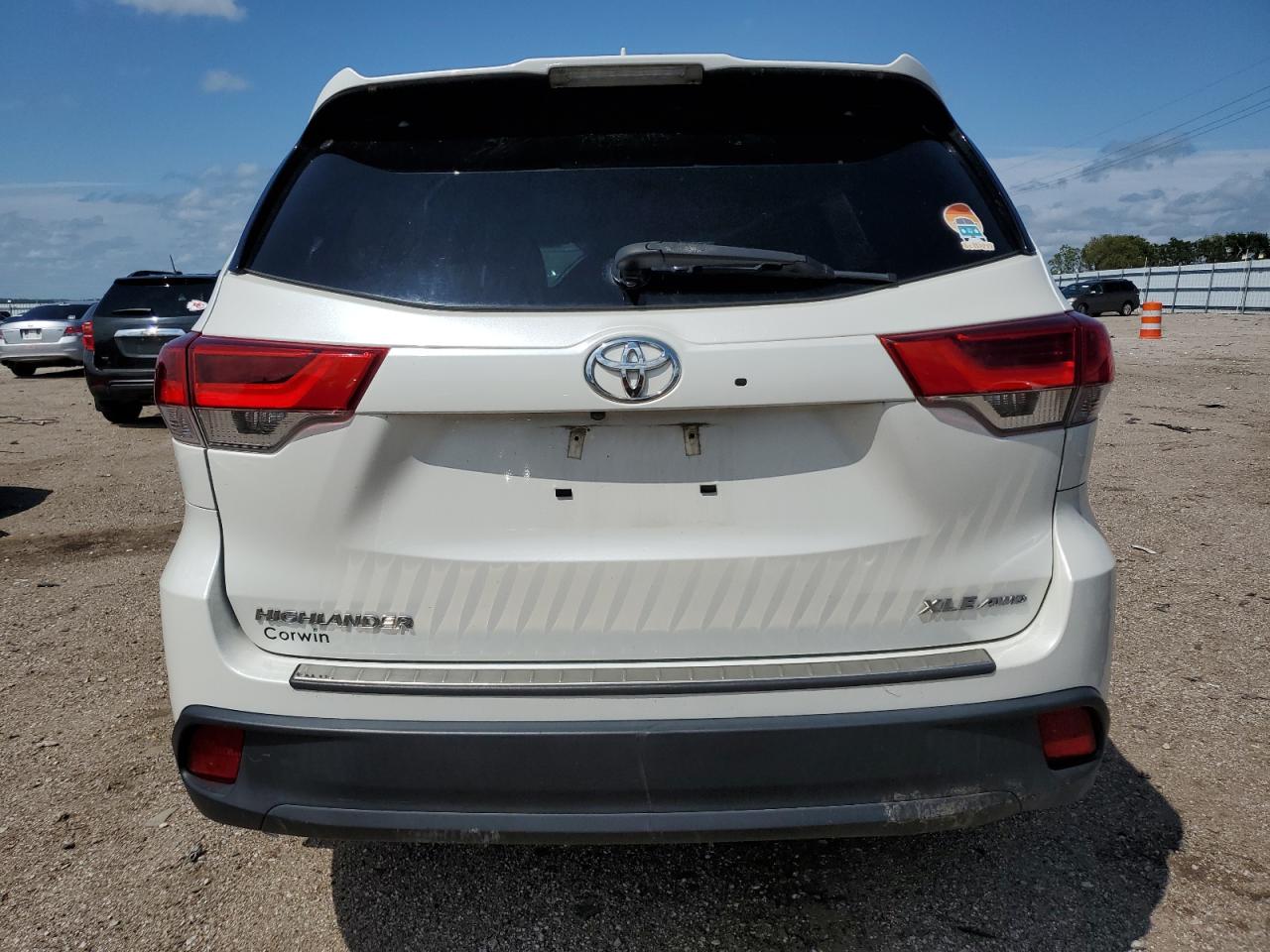 2018 Toyota Highlander Se VIN: 5TDJZRFH8JS556373 Lot: 67310104