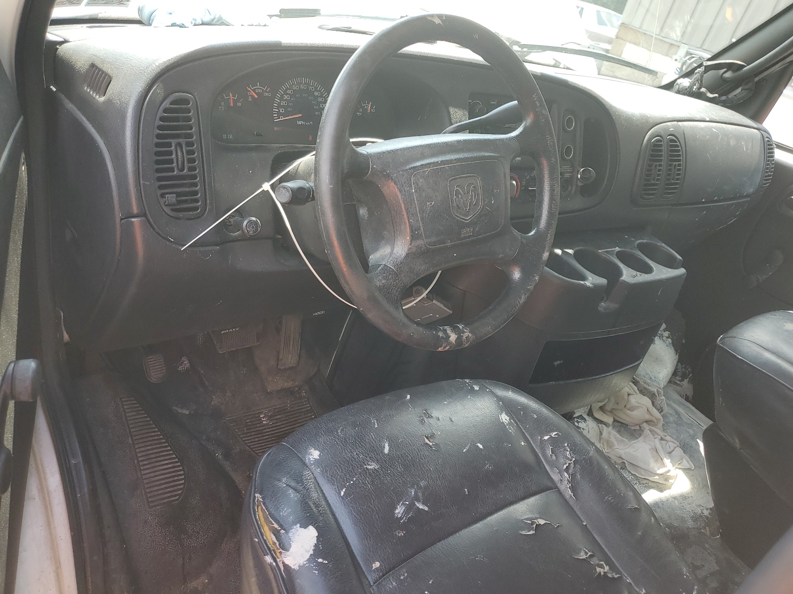 2B7JB21Y81K520252 2001 Dodge Ram Van B2500