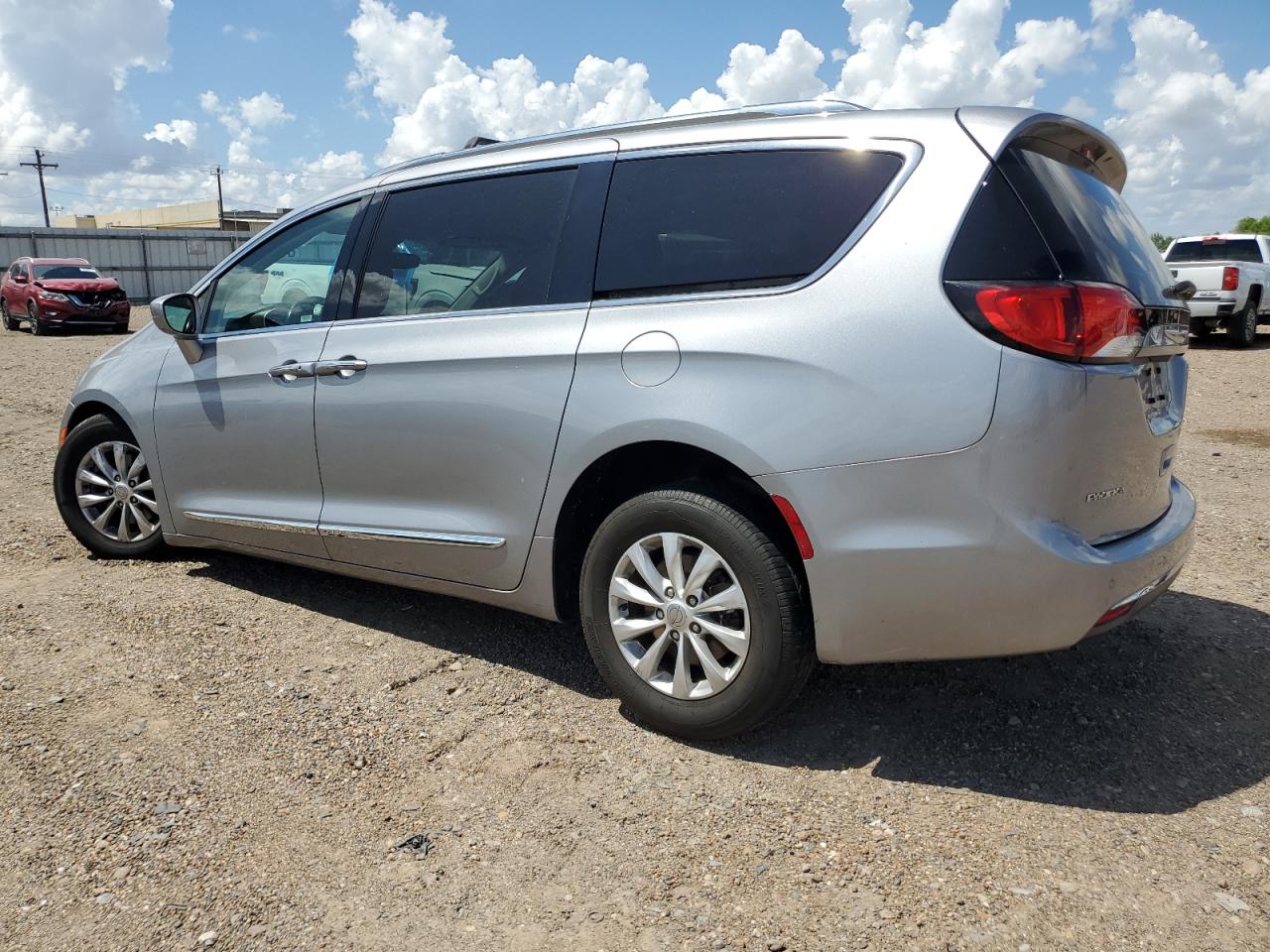 2C4RC1BG8JR235770 2018 CHRYSLER PACIFICA - Image 2