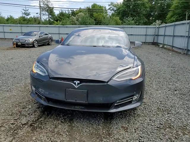 5YJSA1E25JF266588 2018 Tesla Model S