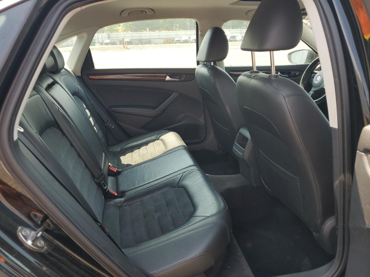 2012 Volkswagen Passat Sel VIN: 1VWCM7A39CC065562 Lot: 66571014