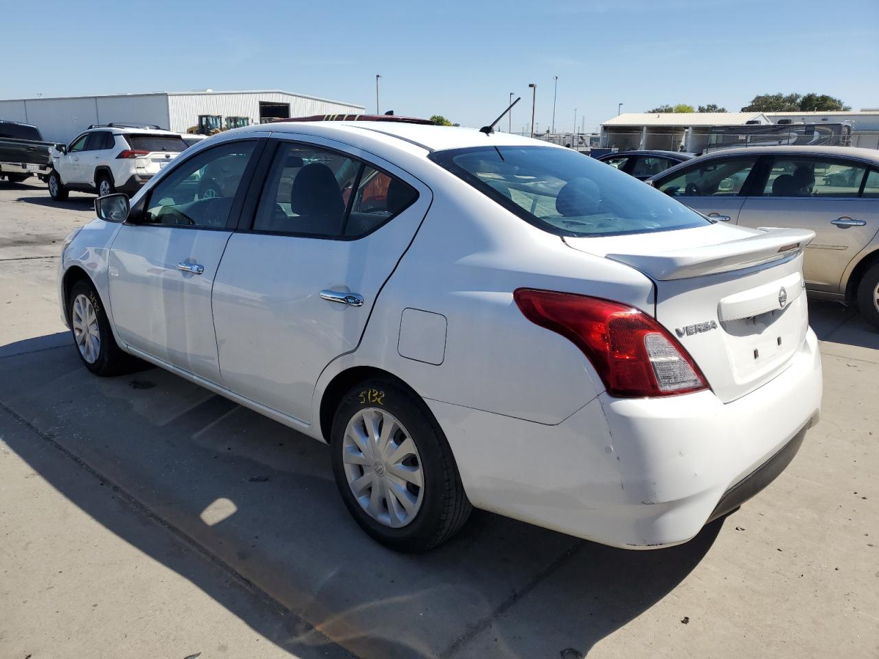 VIN 3N1CN7AP9KL858420 2019 NISSAN VERSA no.2