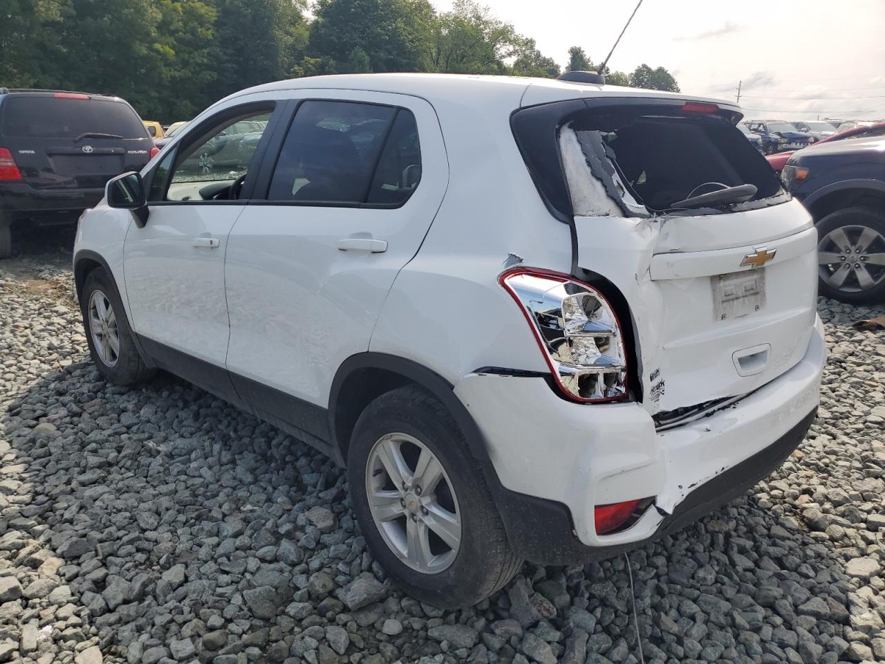 KL7CJKSB5LB325351 Chevrolet Trax LS 2