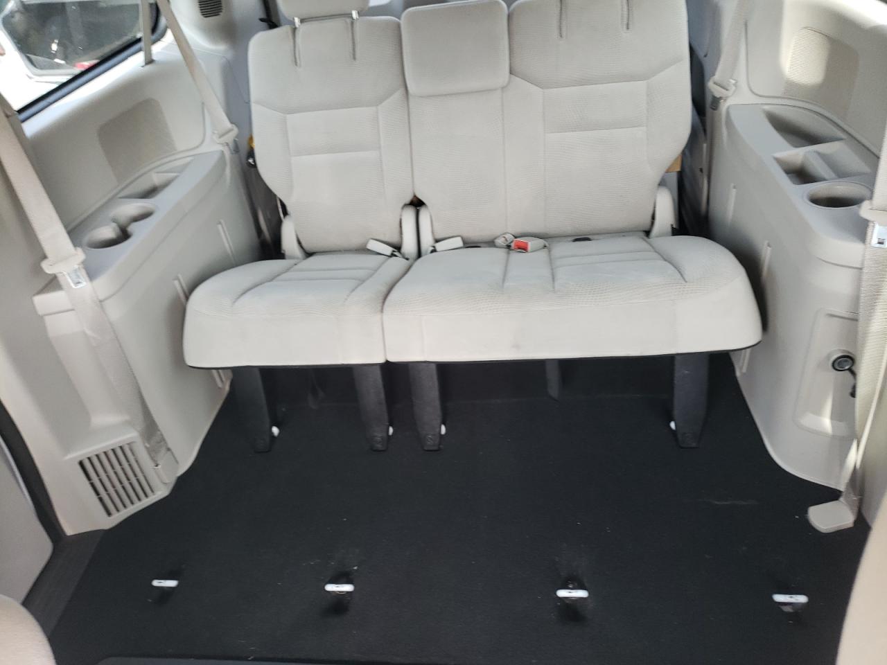 2016 Dodge Caravan - Image 10