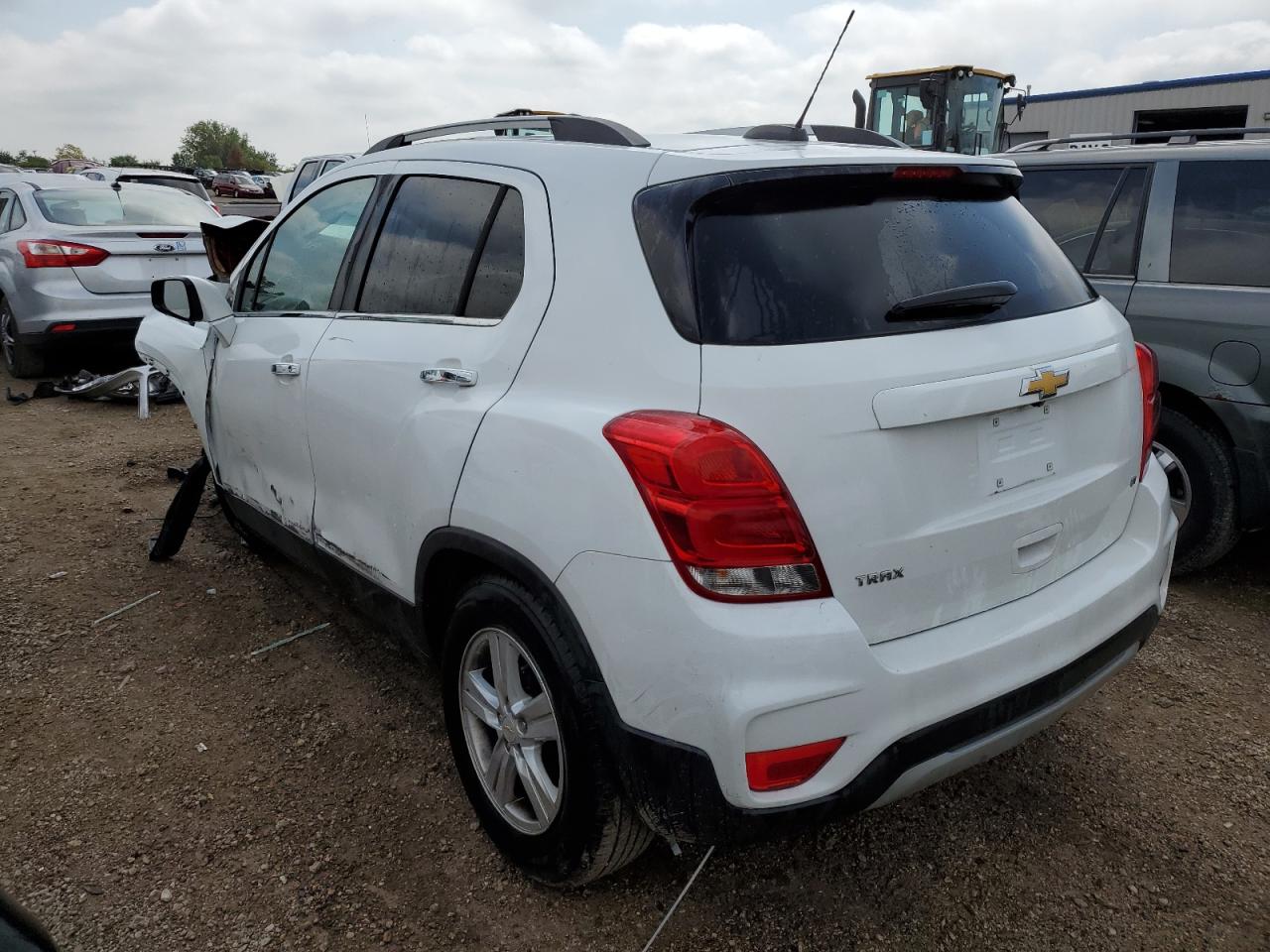 KL7CJLSBXKB915338 2019 CHEVROLET TRAX - Image 2