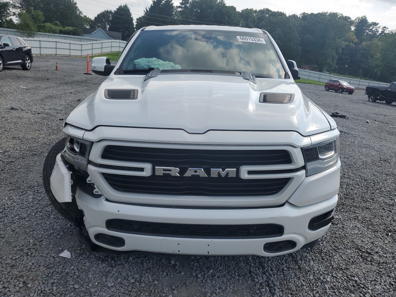 2019 Ram 1500 Laramie vin: 1C6RREJT6KN770932