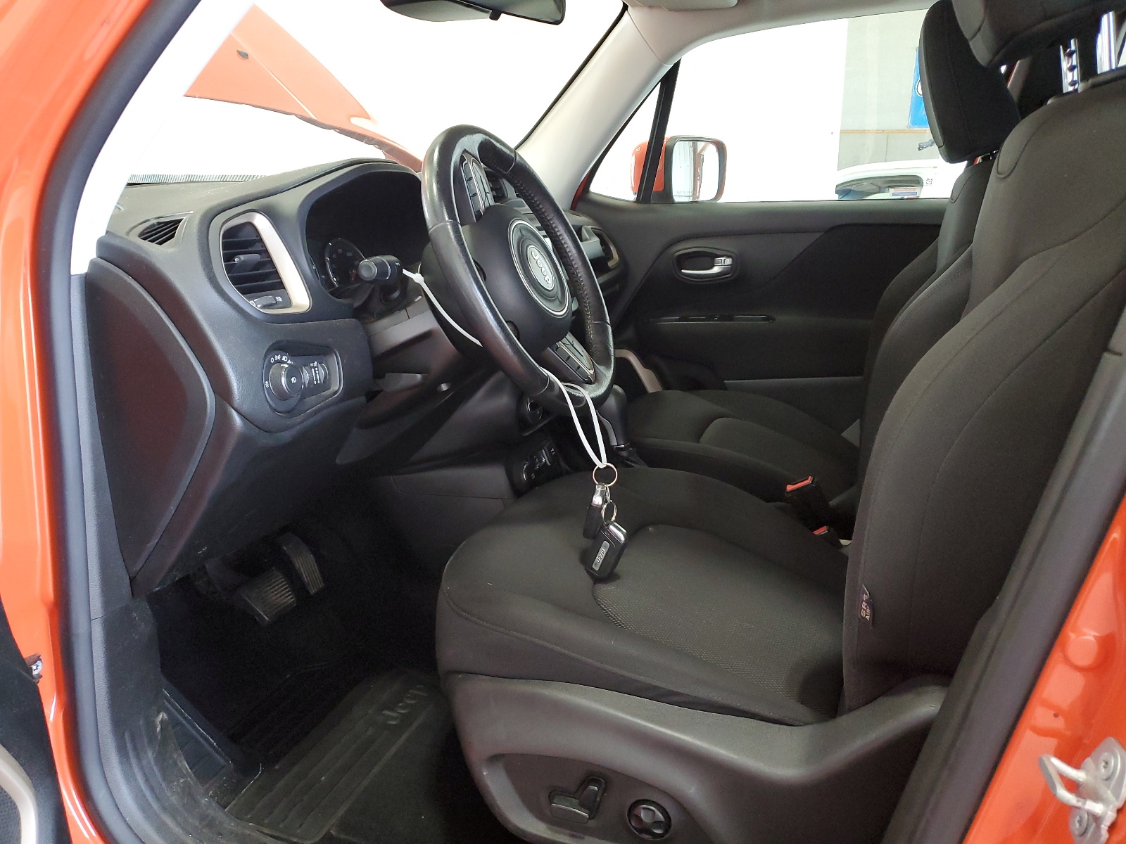 ZACCJBBT9FPC28496 2015 Jeep Renegade Latitude