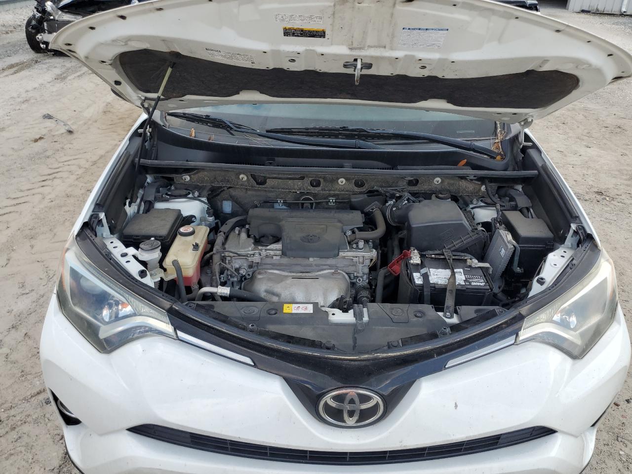 JTMRFREV4HJ173038 2017 Toyota Rav4 Xle