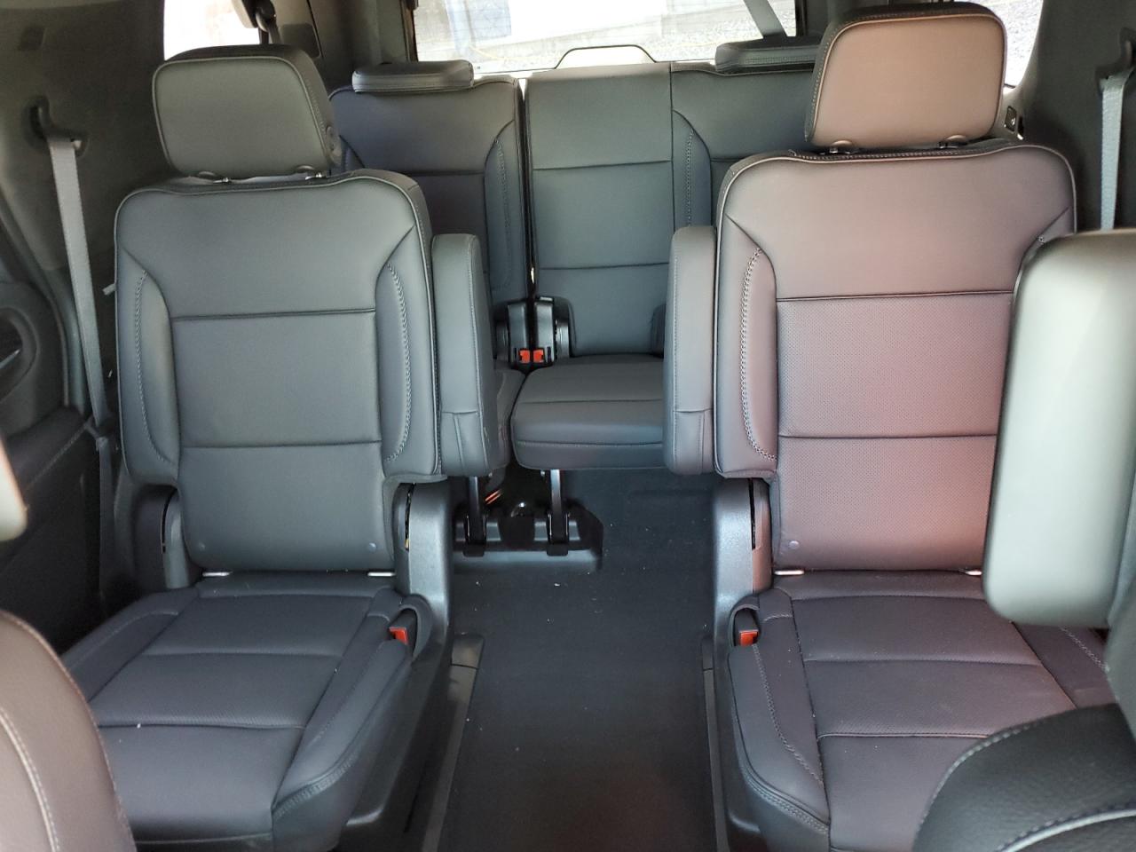 2021 GMC Yukon - Image 10