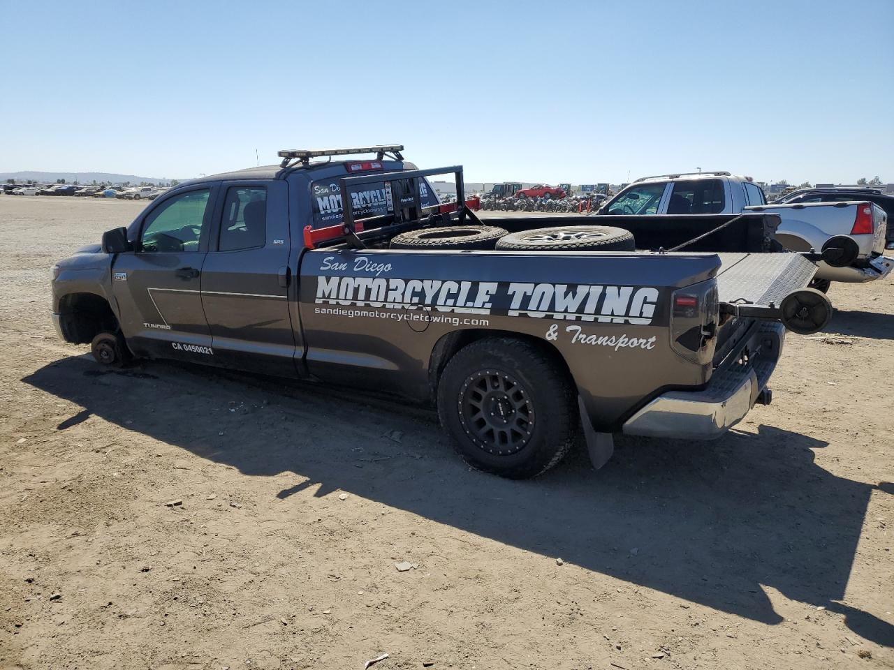 2014 Toyota Tundra - Image 2