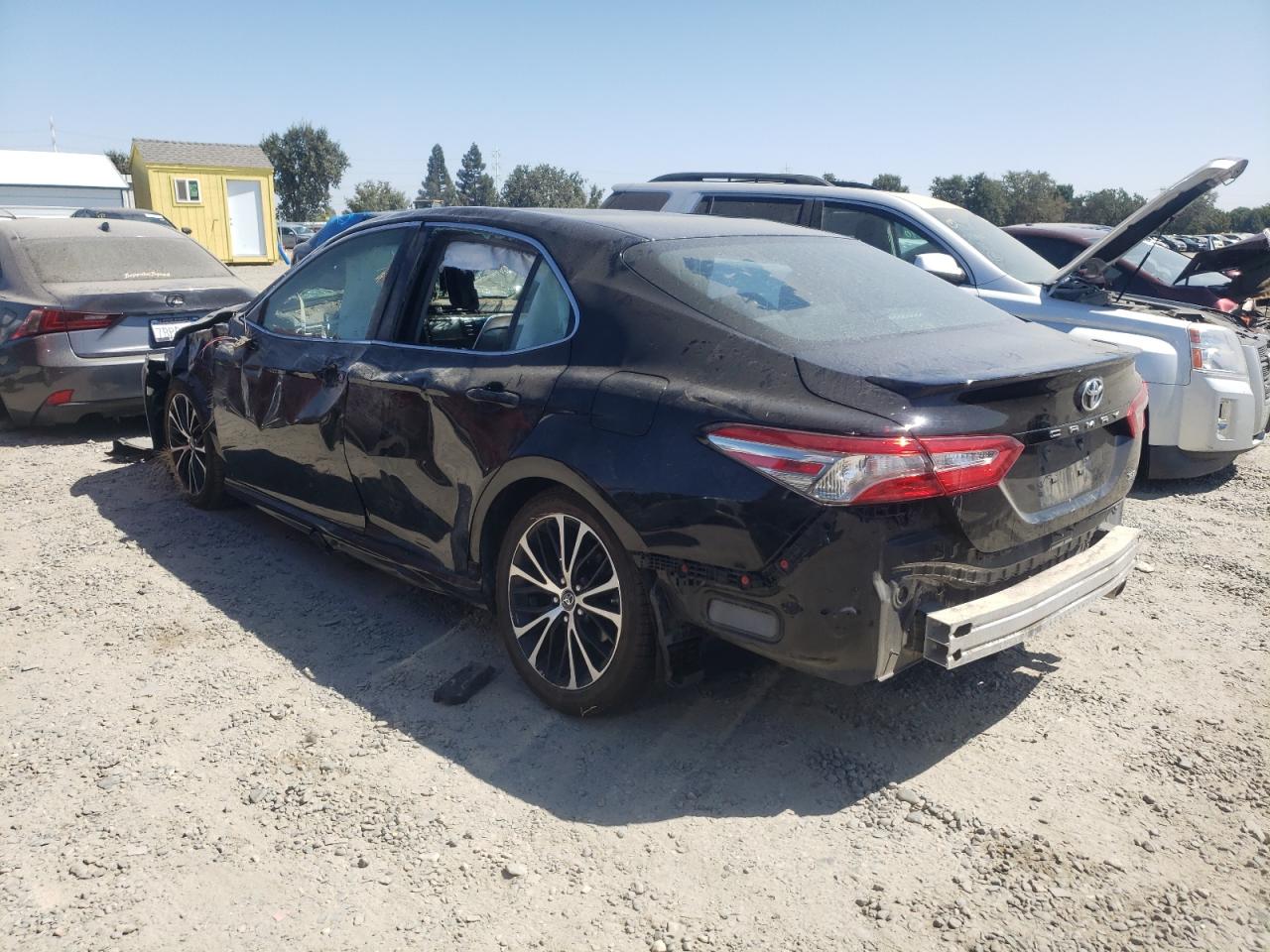 VIN 4T1B11HK3JU520703 2018 TOYOTA CAMRY no.2