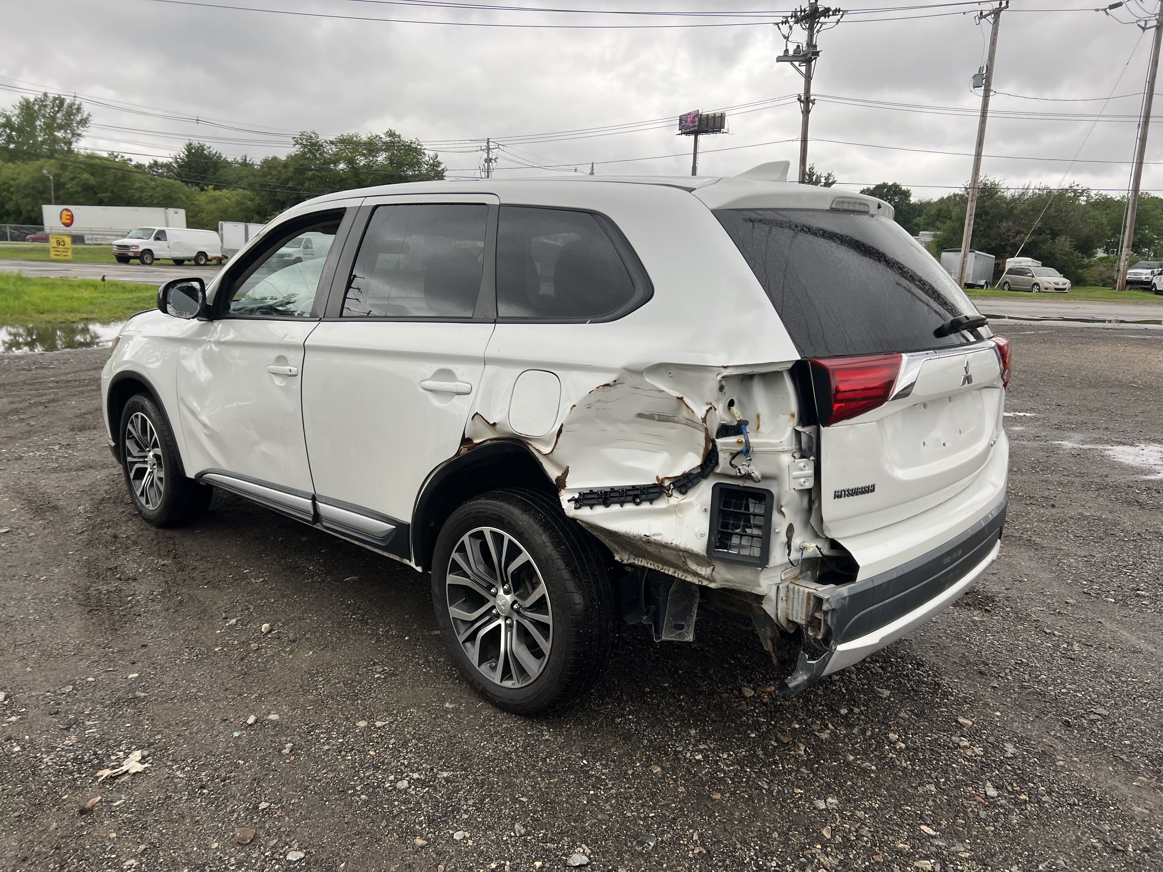 2017 Mitsubishi Outlander Es vin: JA4AZ2A30HZ035766