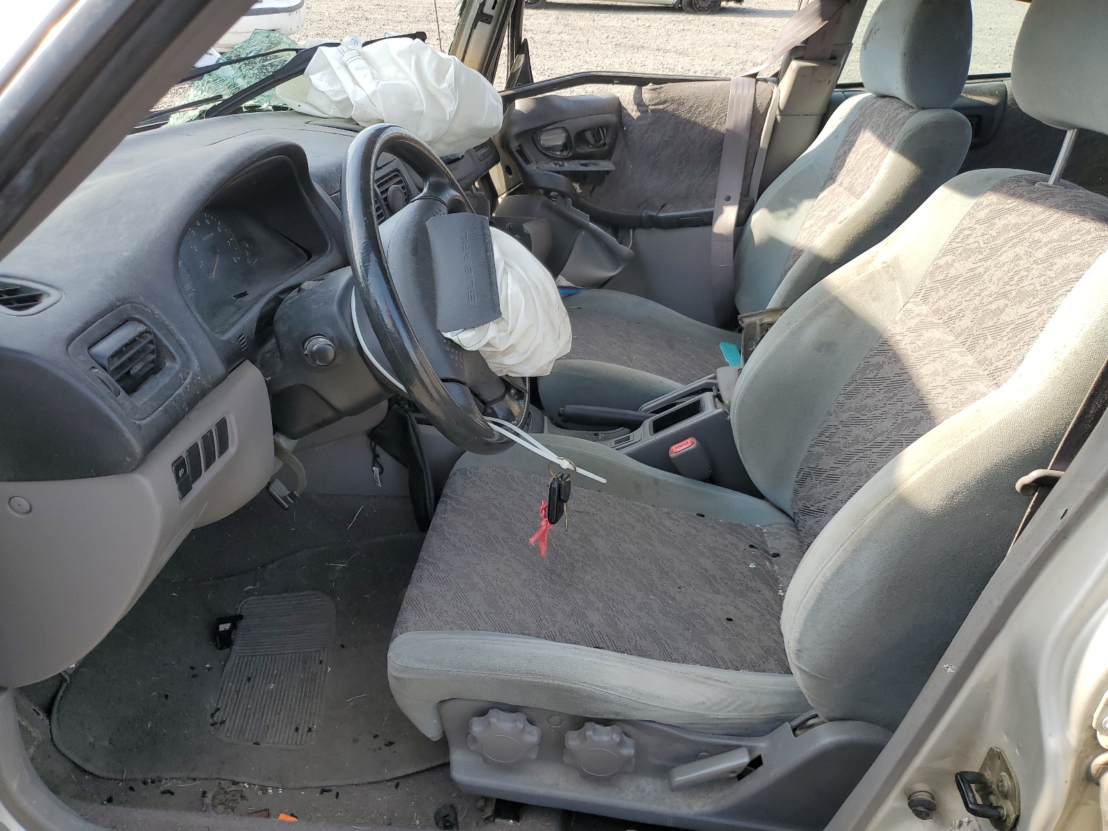 JF1SF6353XH738653 1999 Subaru Forester L