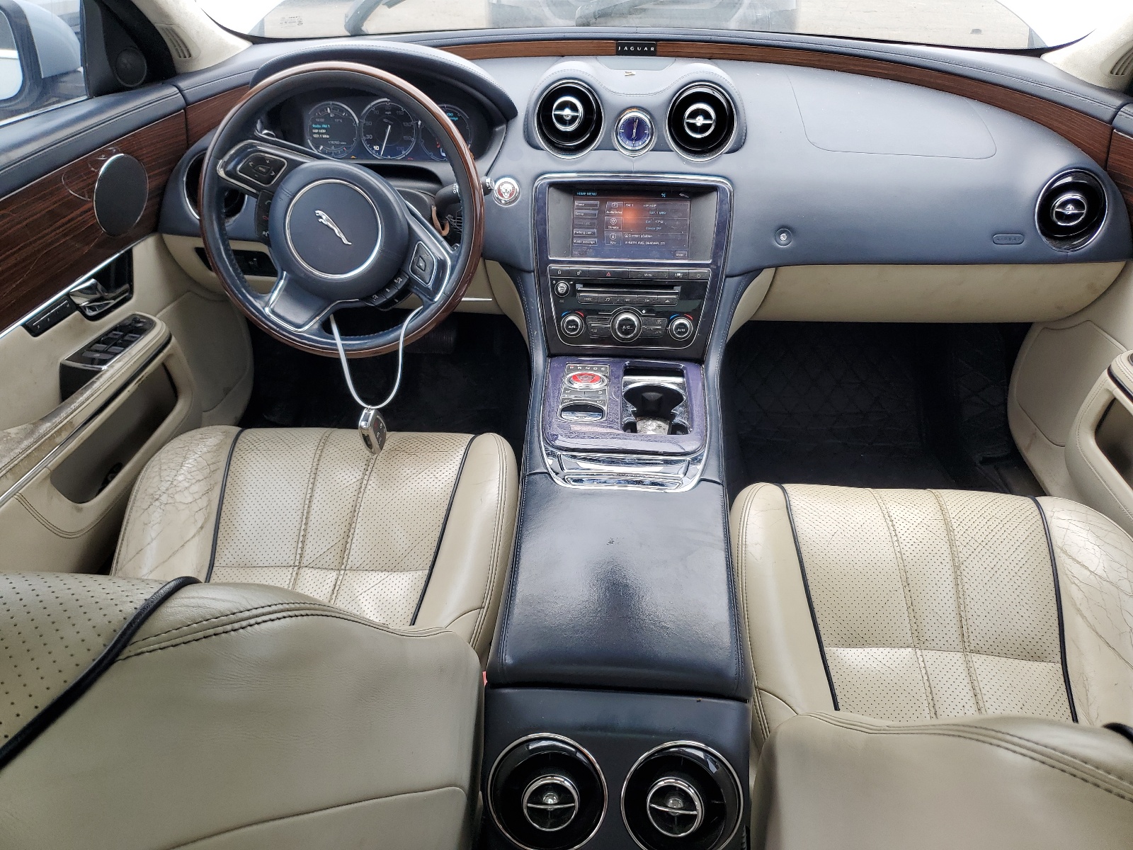 SAJWA2GB9BLV14331 2011 Jaguar Xjl