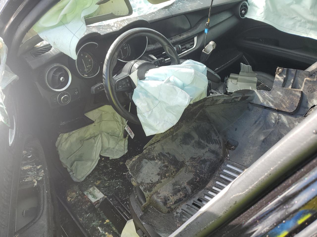 2020 Alfa Romeo Stelvio - Image 8