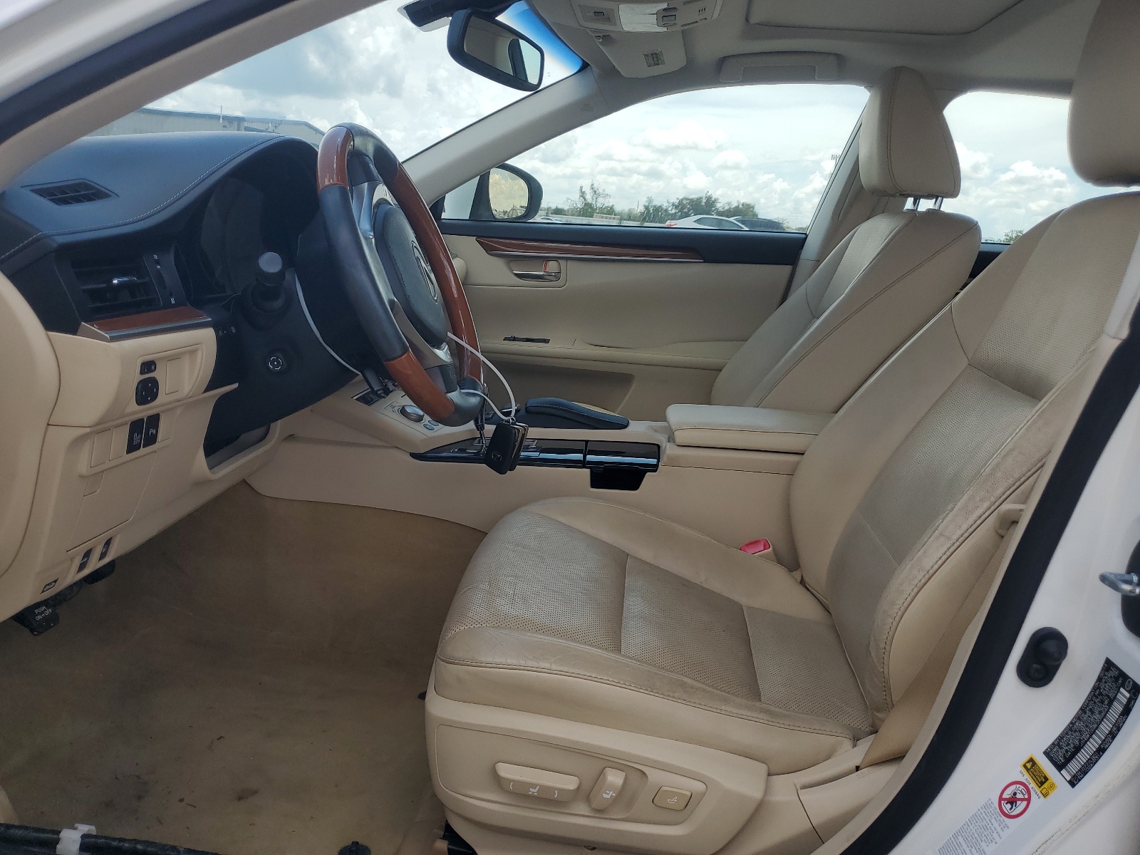 JTHBW1GG8E2058643 2014 Lexus Es 300H