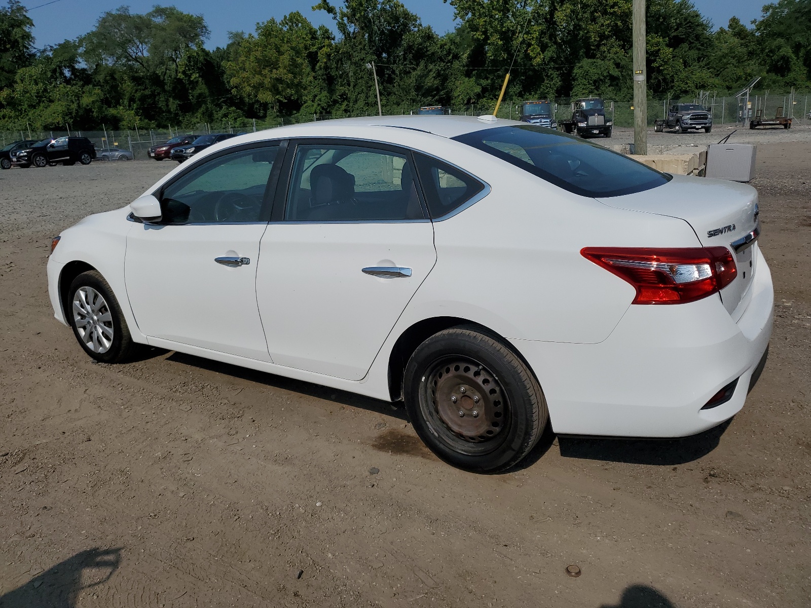 2016 Nissan Sentra S vin: 3N1AB7AP7GL657753