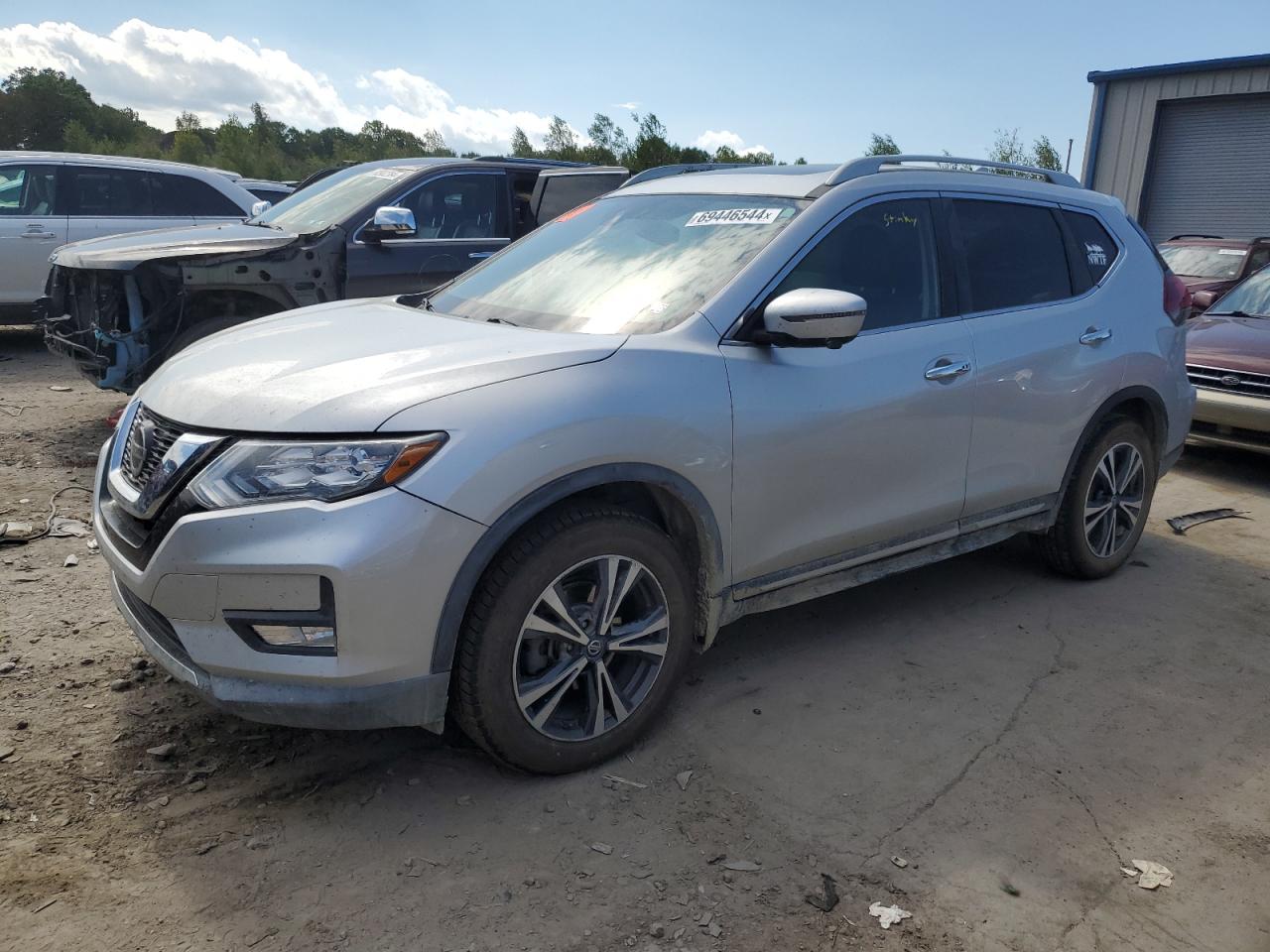 5N1AT2MV1JC835162 2018 NISSAN ROGUE - Image 1