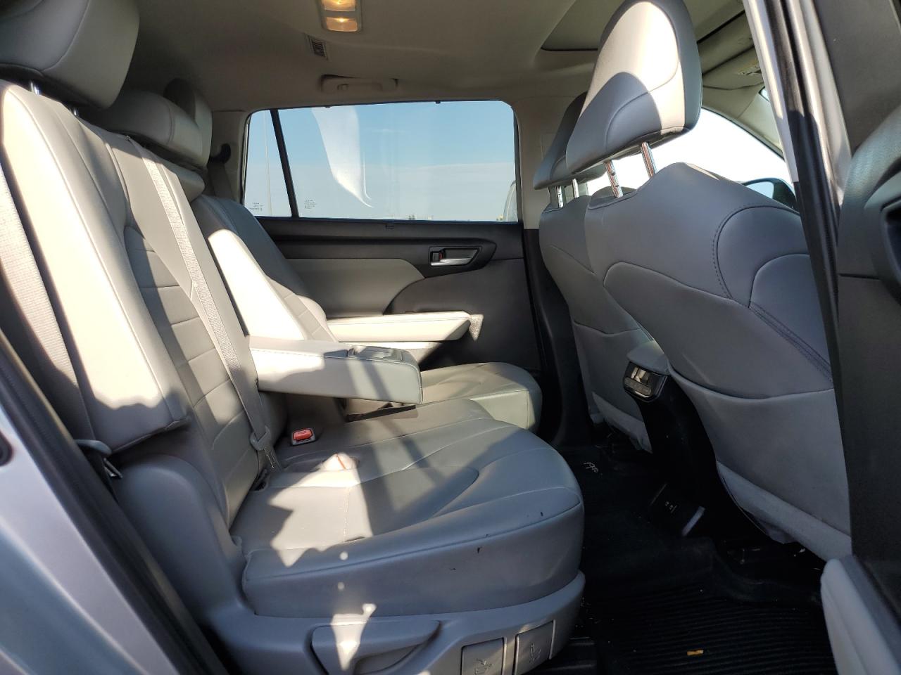 2021 Toyota Highlander Xle VIN: 5TDHZRBH6MS523655 Lot: 65860504