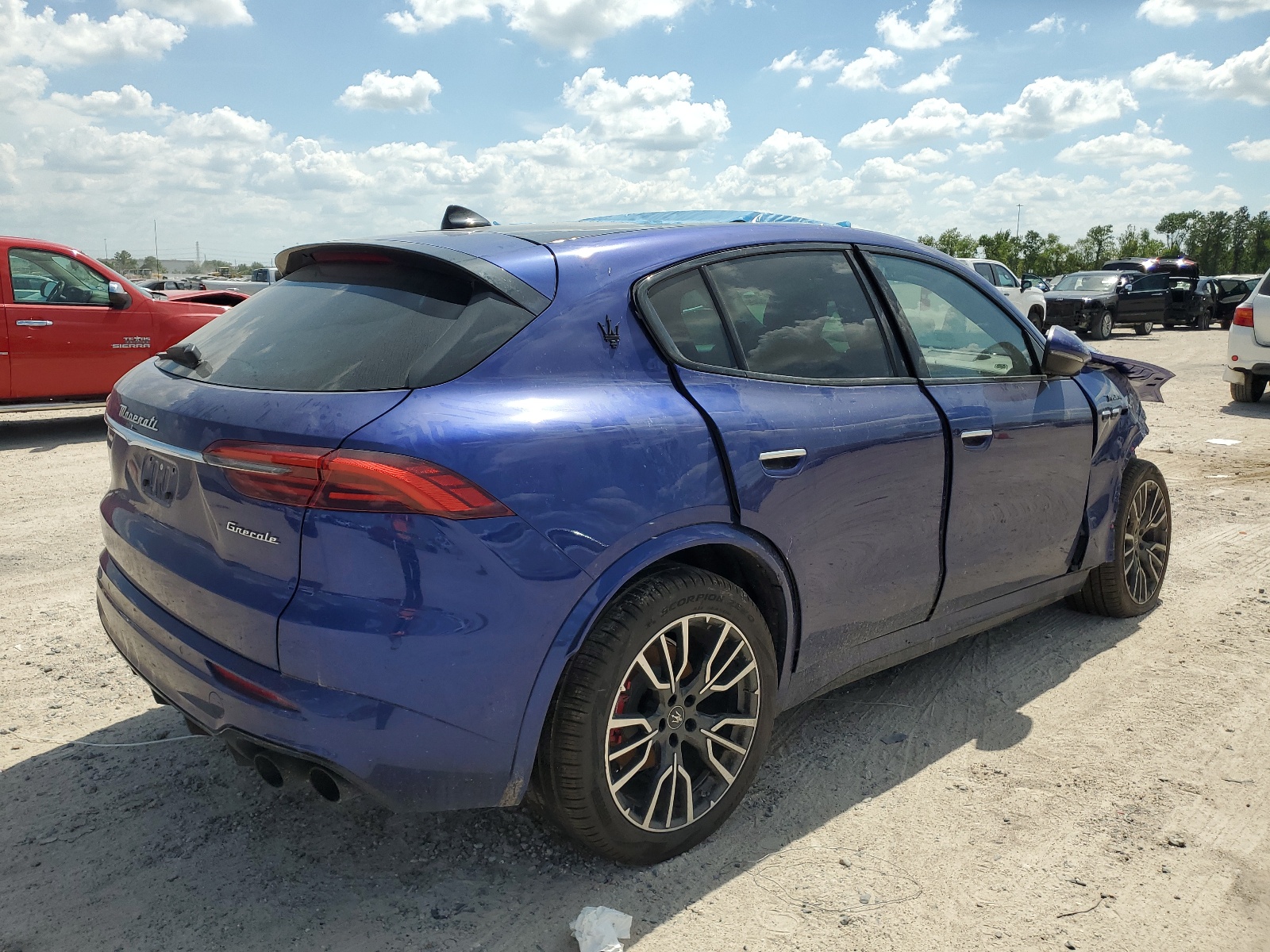 2023 Maserati Grecale Modena vin: ZN682AVM9P7429622