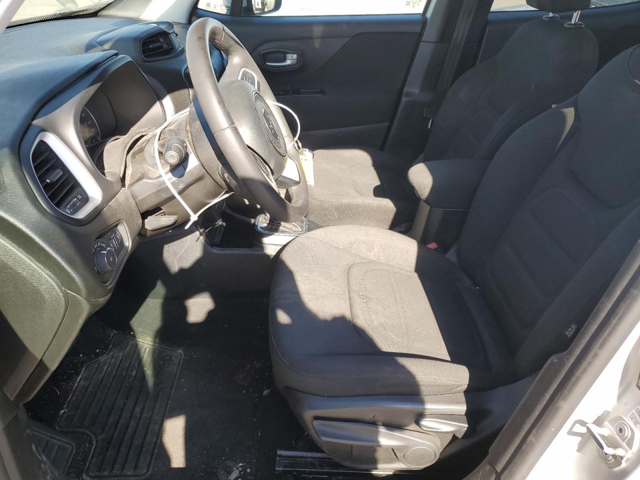 ZACNJABBXKPJ83392 2019 Jeep Renegade Latitude