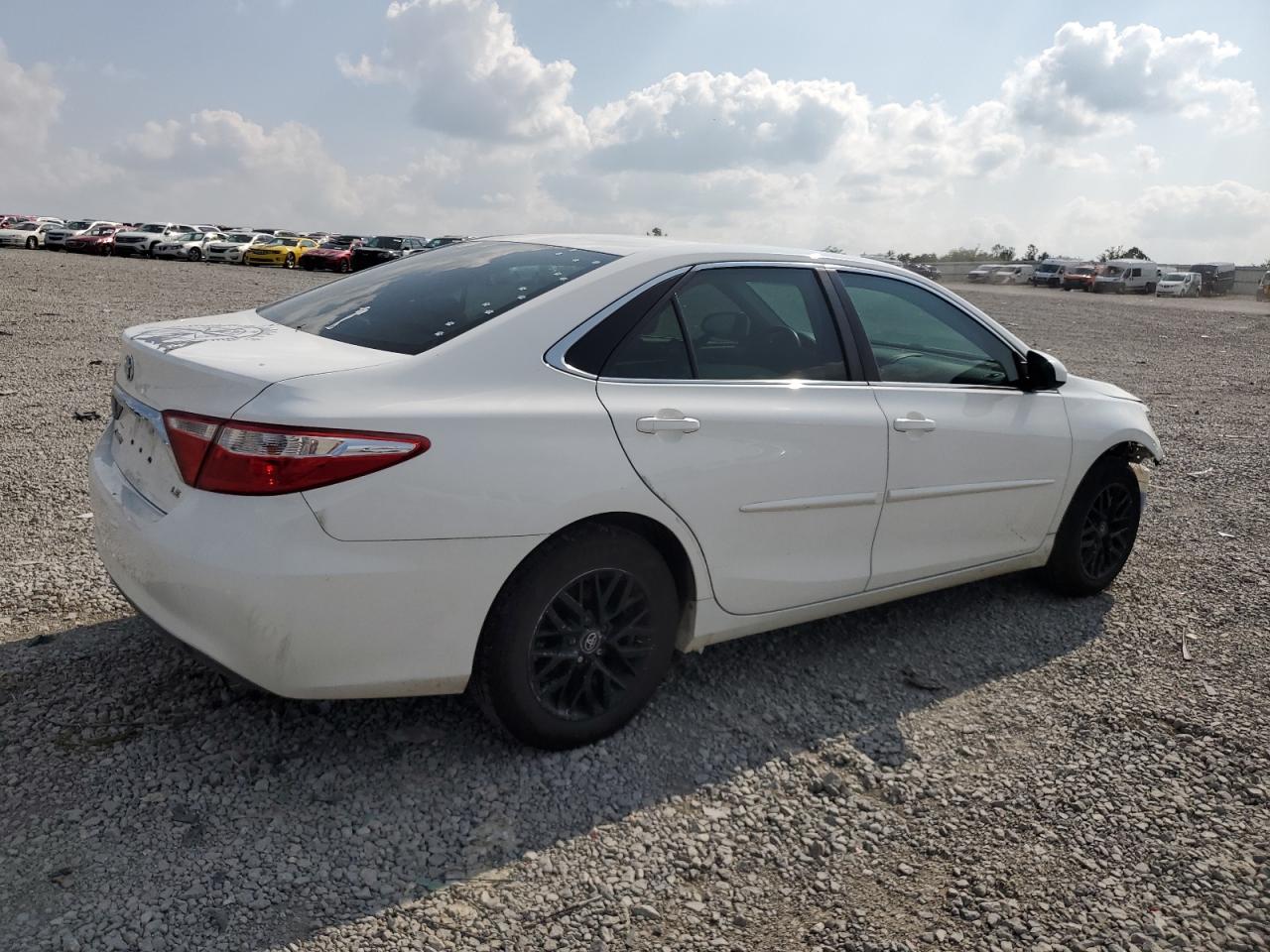 VIN 4T4BF1FK4GR544883 2016 TOYOTA CAMRY no.3